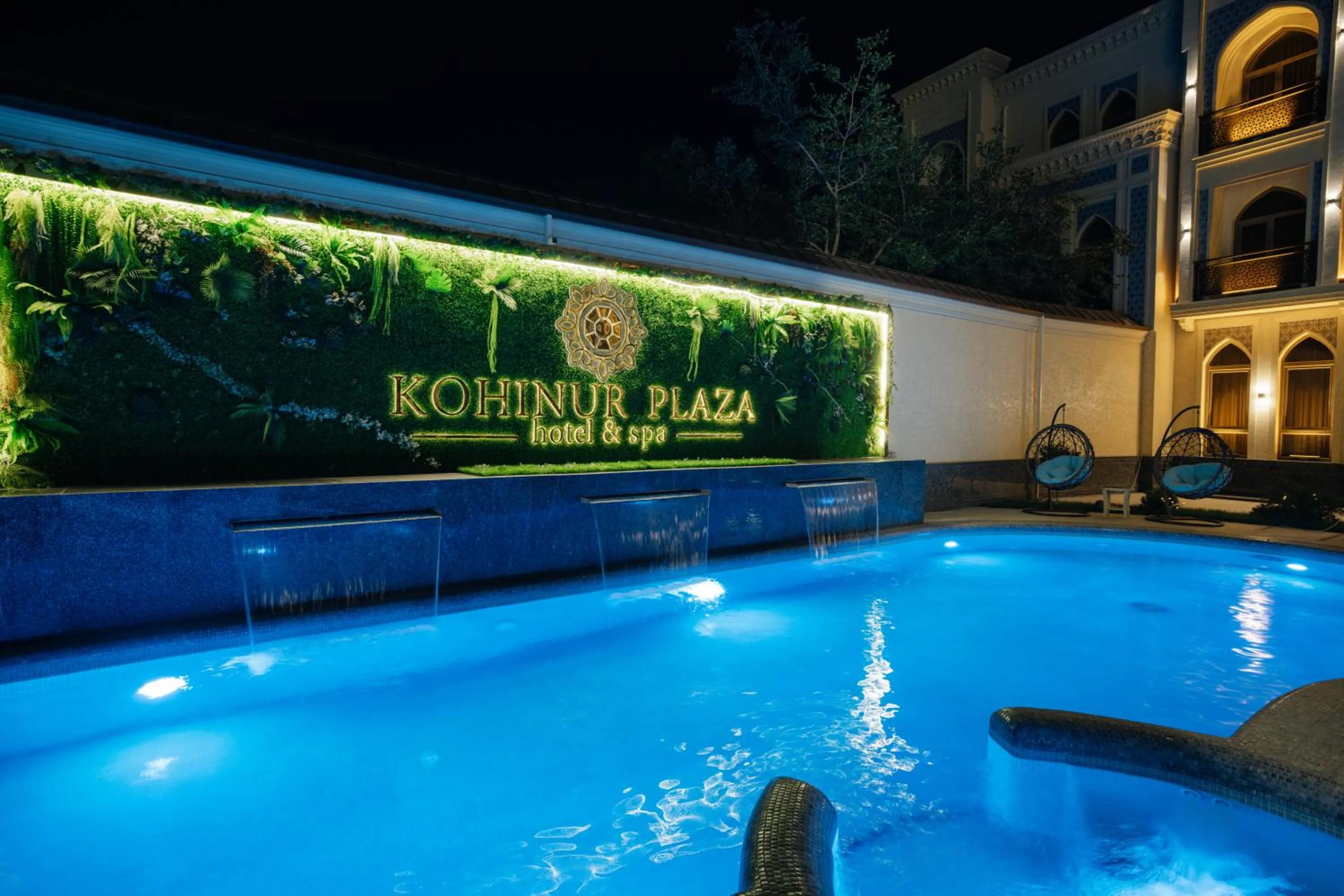 Night in Kohinur Plaza