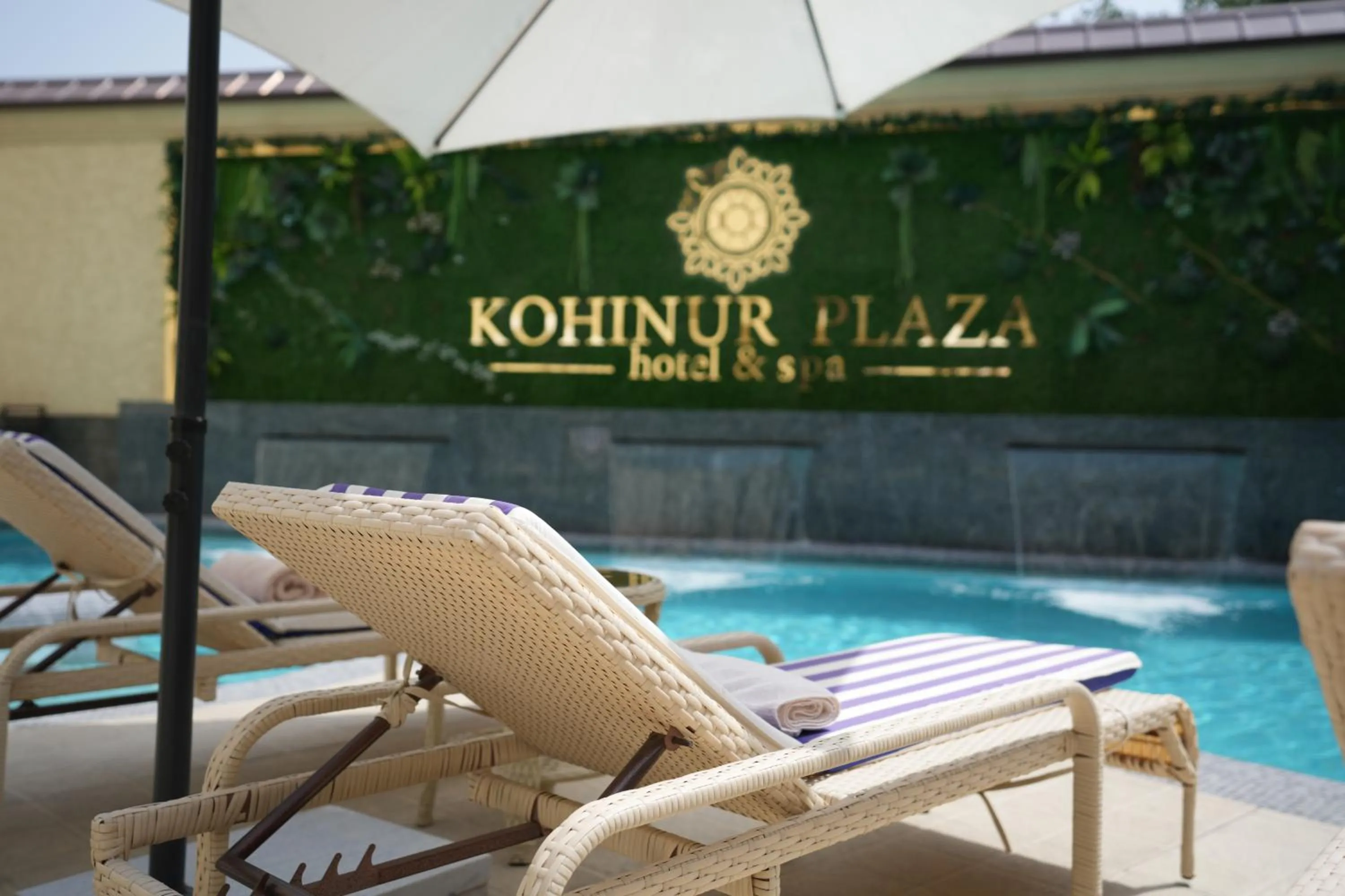 Patio in Kohinur Plaza