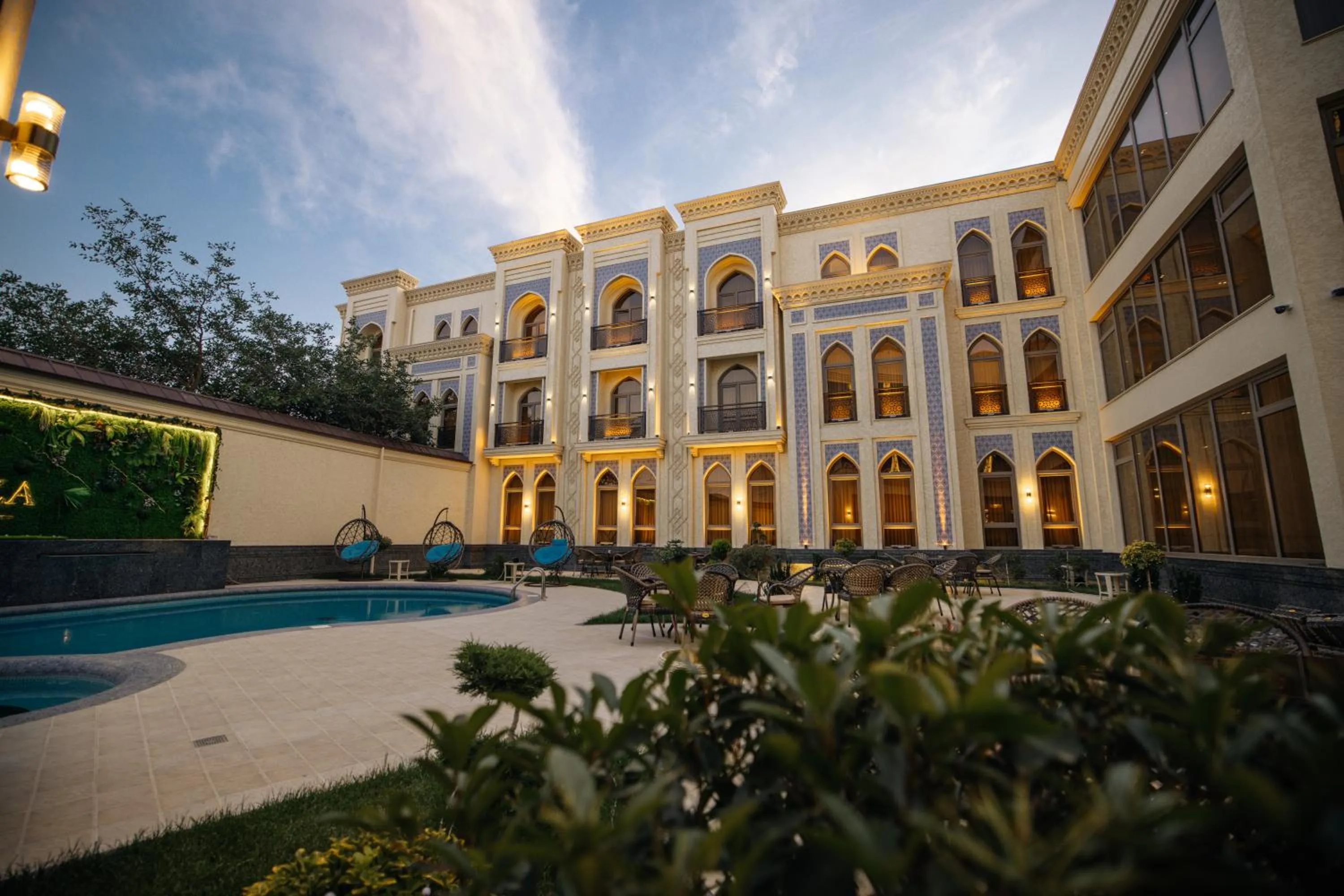 Day in Kohinur Plaza