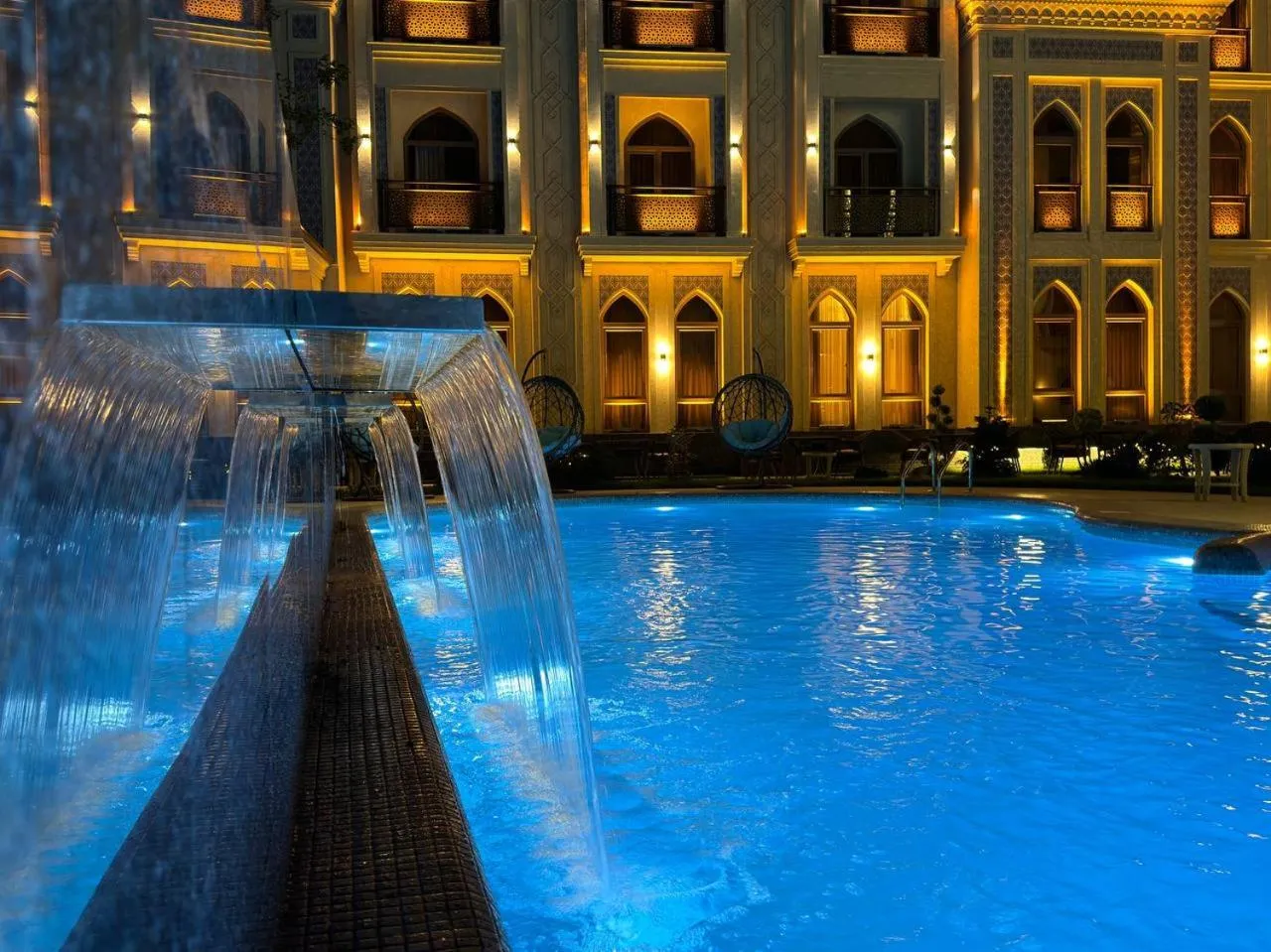 Swimming pool in Kohinur Plaza