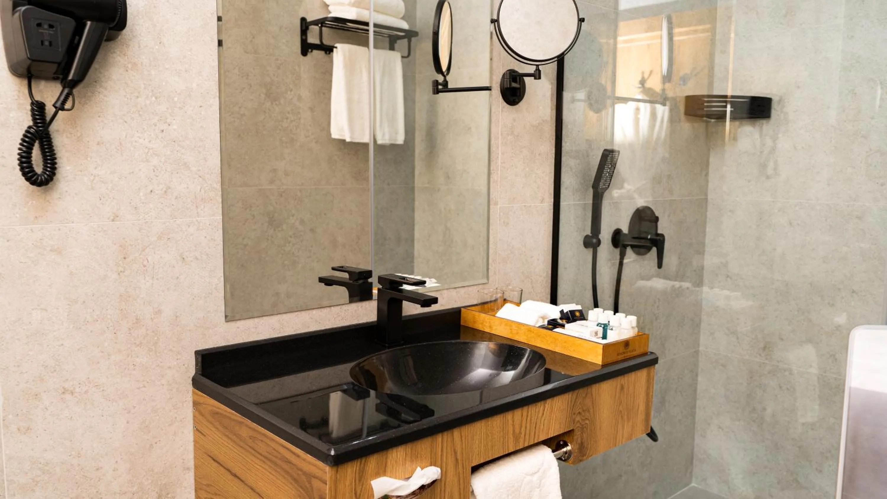 Bathroom in Kohinur Plaza