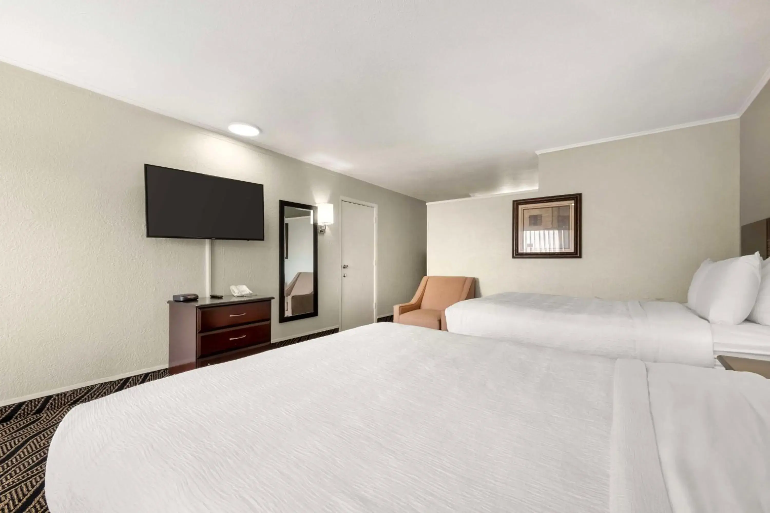 Bedroom, Bed in Best Western Red Carpet Inn Bedroom, Bed in Best Western Red Carpet Inn