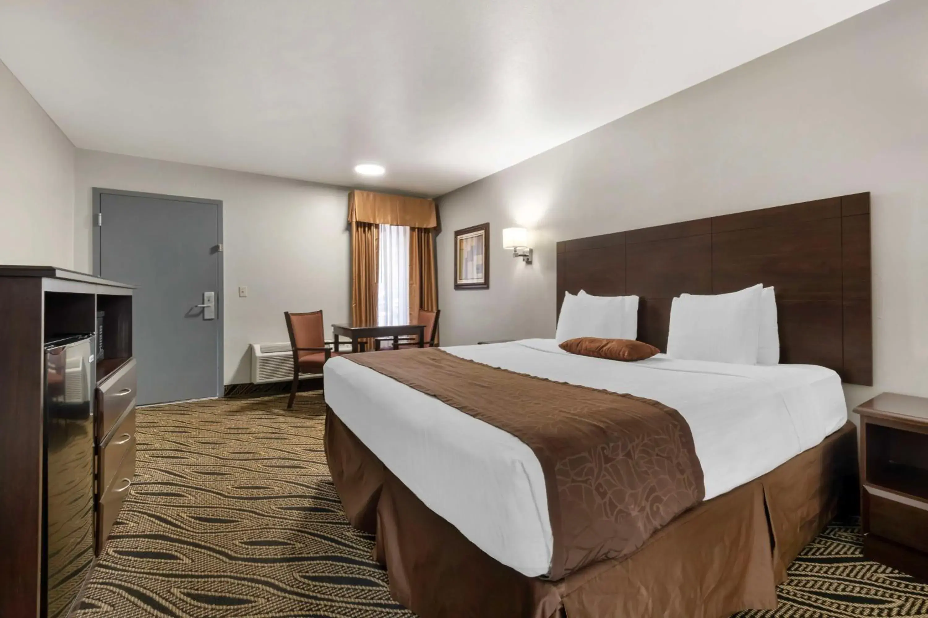 Bedroom, Bed in Best Western Red Carpet Inn Bedroom, Bed in Best Western Red Carpet Inn