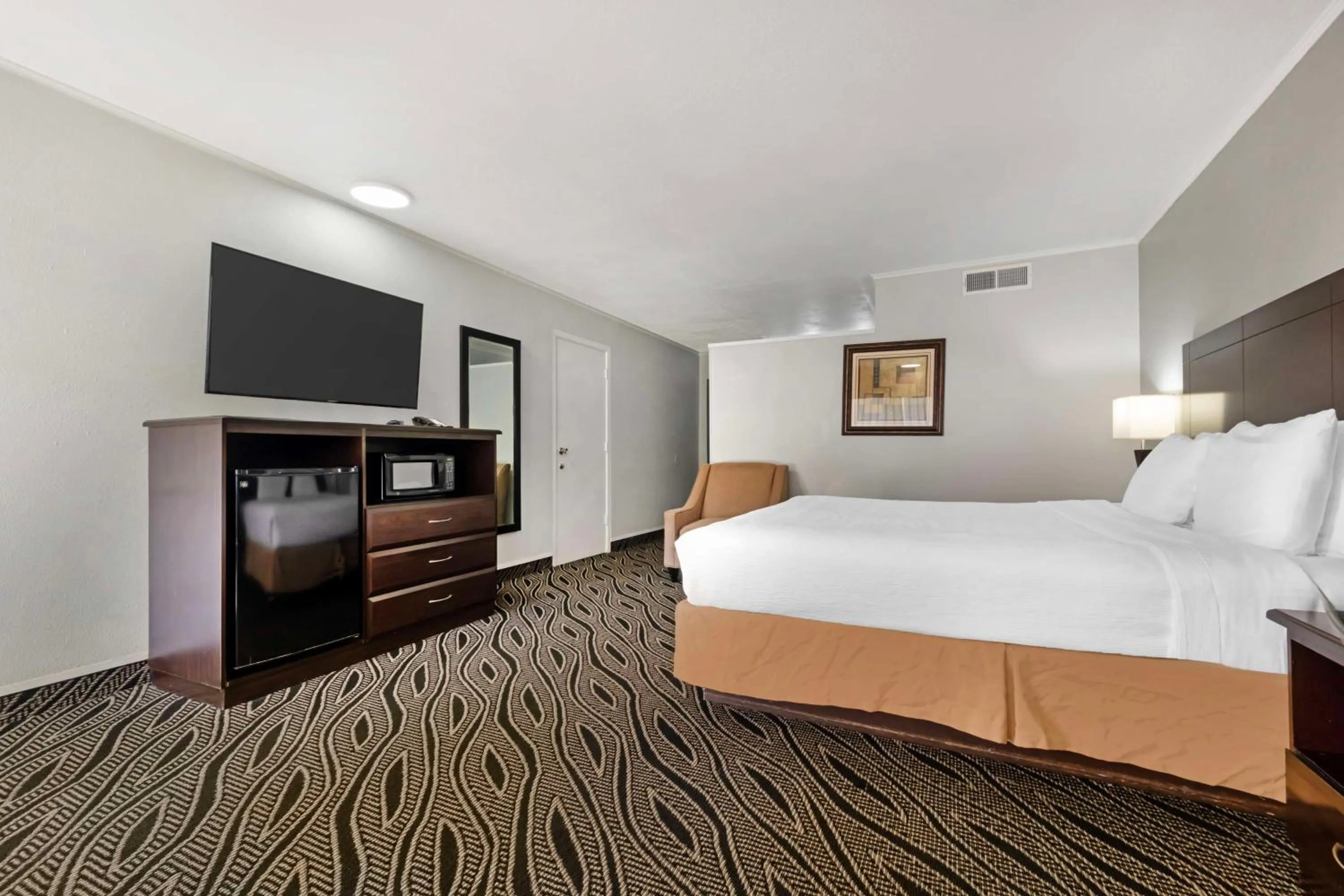 Bedroom, Bed in Best Western Red Carpet Inn