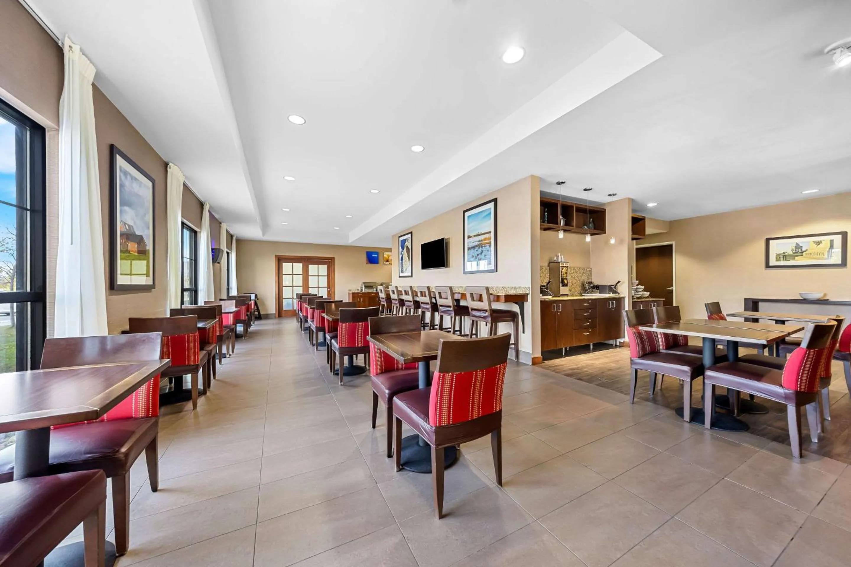 Breakfast in Comfort Inn & Suites West - Medical Center