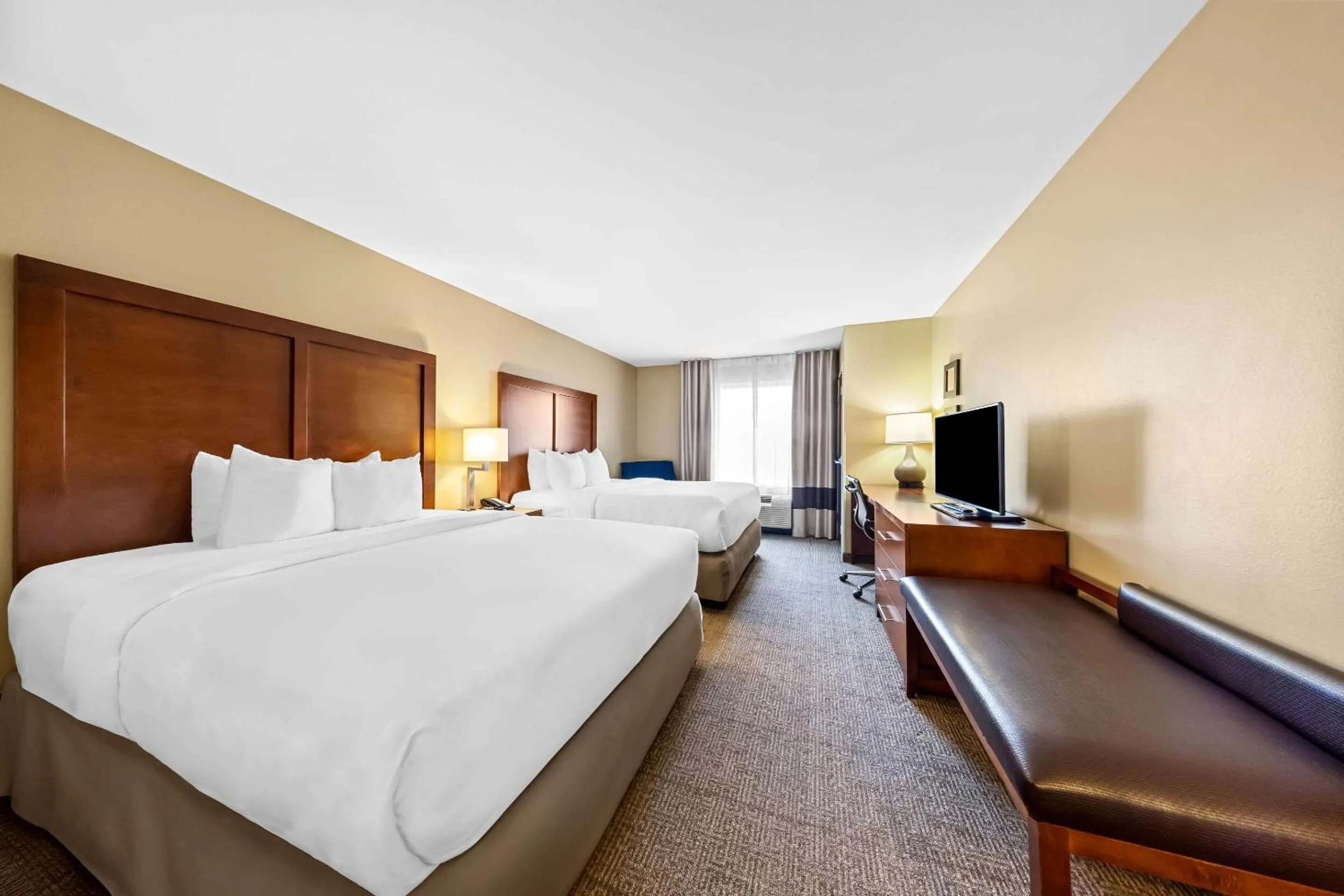 Bedroom, Bed in Comfort Inn & Suites West - Medical Center