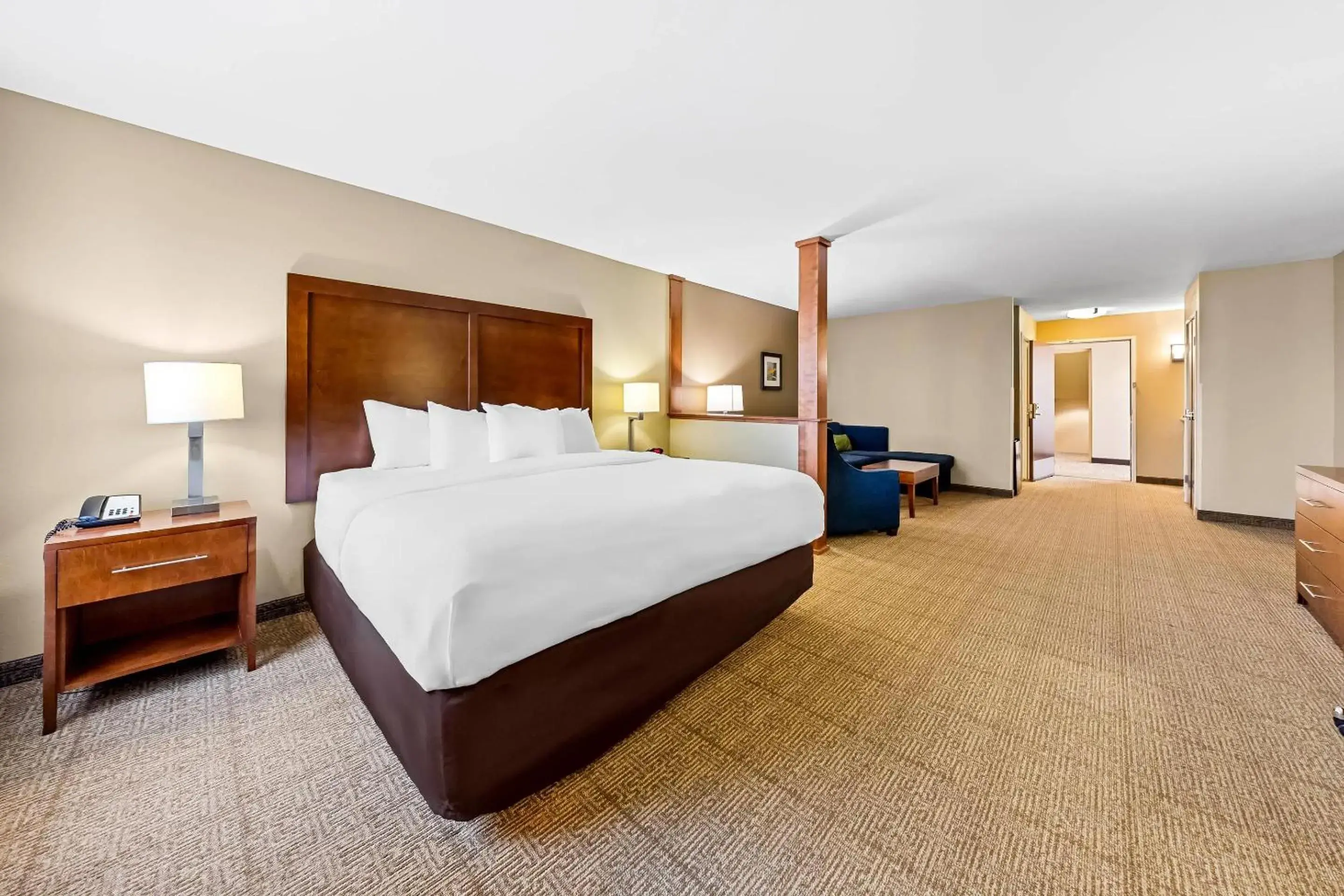 Bedroom, Bed in Comfort Inn & Suites West - Medical Center Bedroom, Bed in Comfort Inn & Suites West - Medical Center