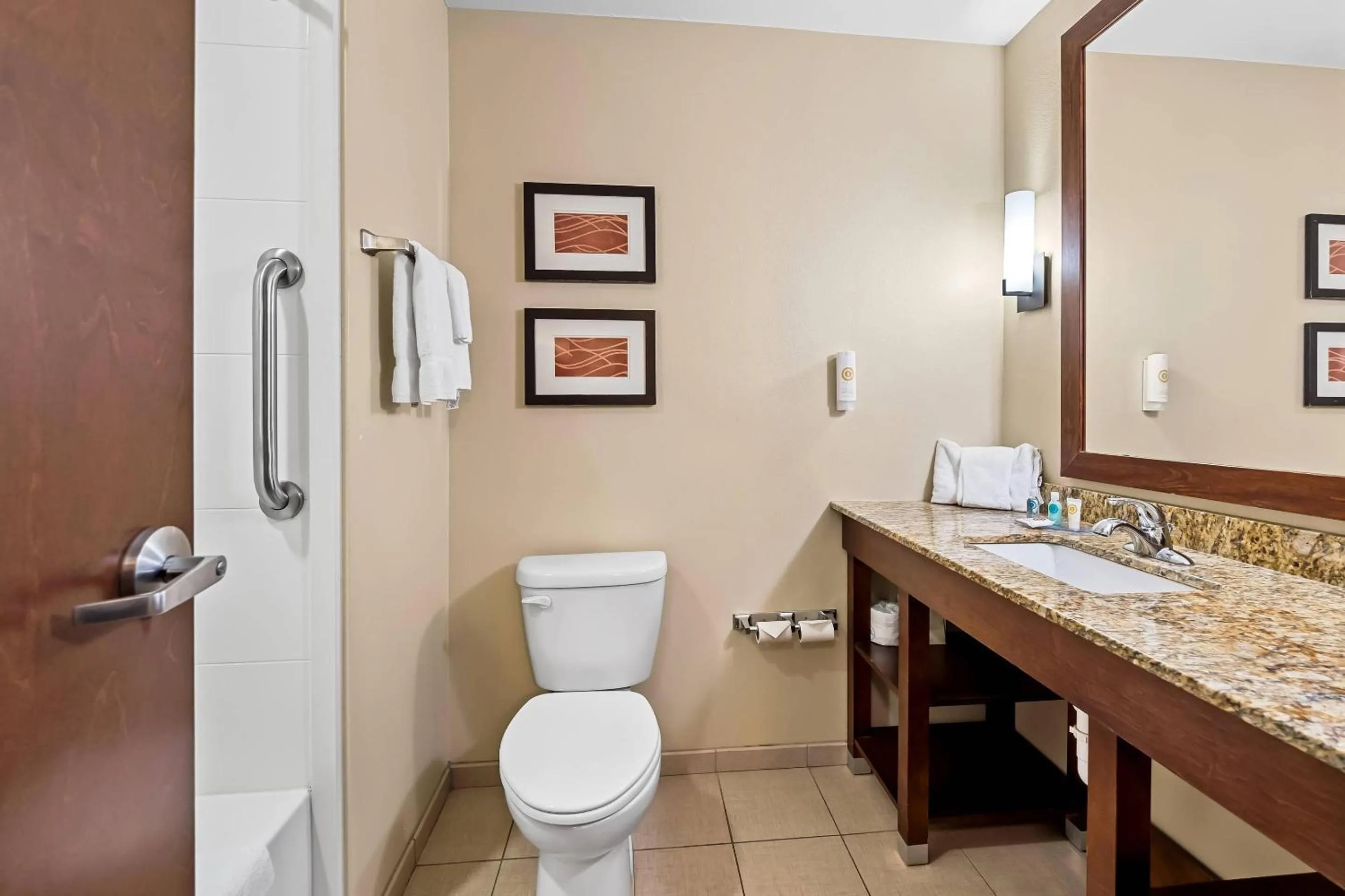 Bedroom in Comfort Inn & Suites West - Medical Center