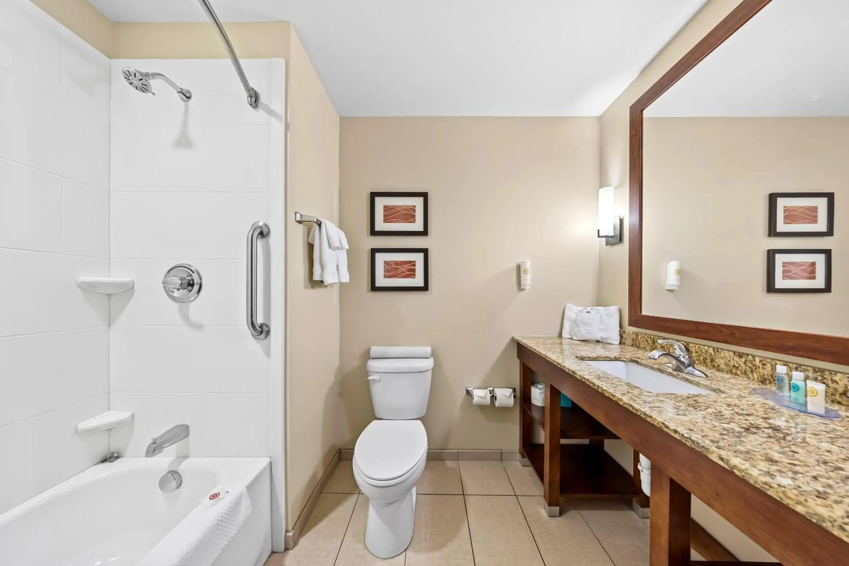 Bedroom in Comfort Inn & Suites West - Medical Center