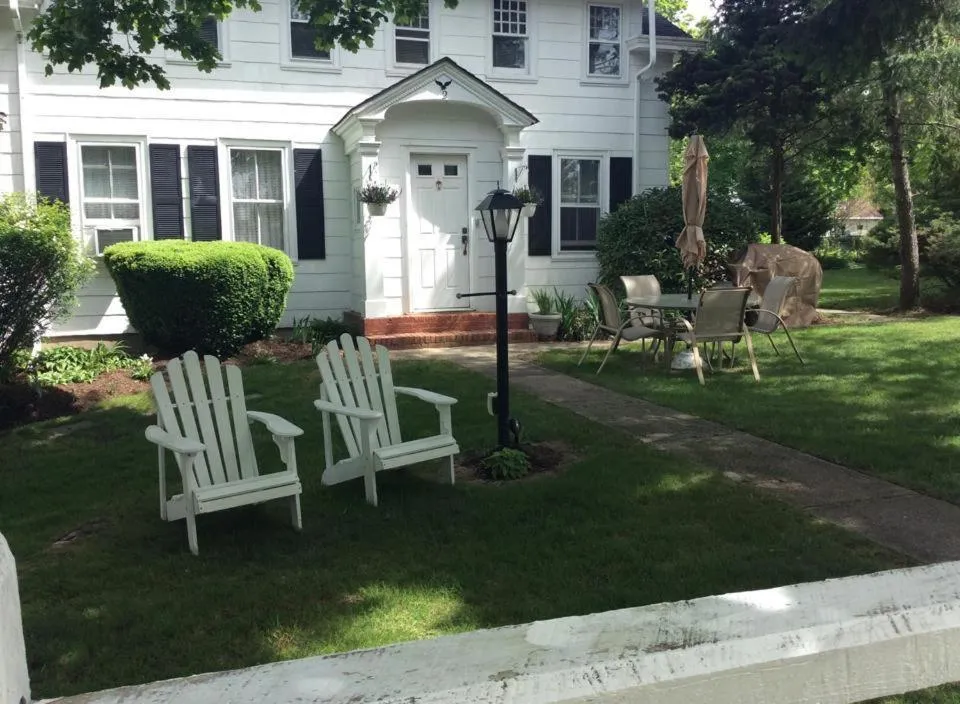 Day in Historic White Blossom House