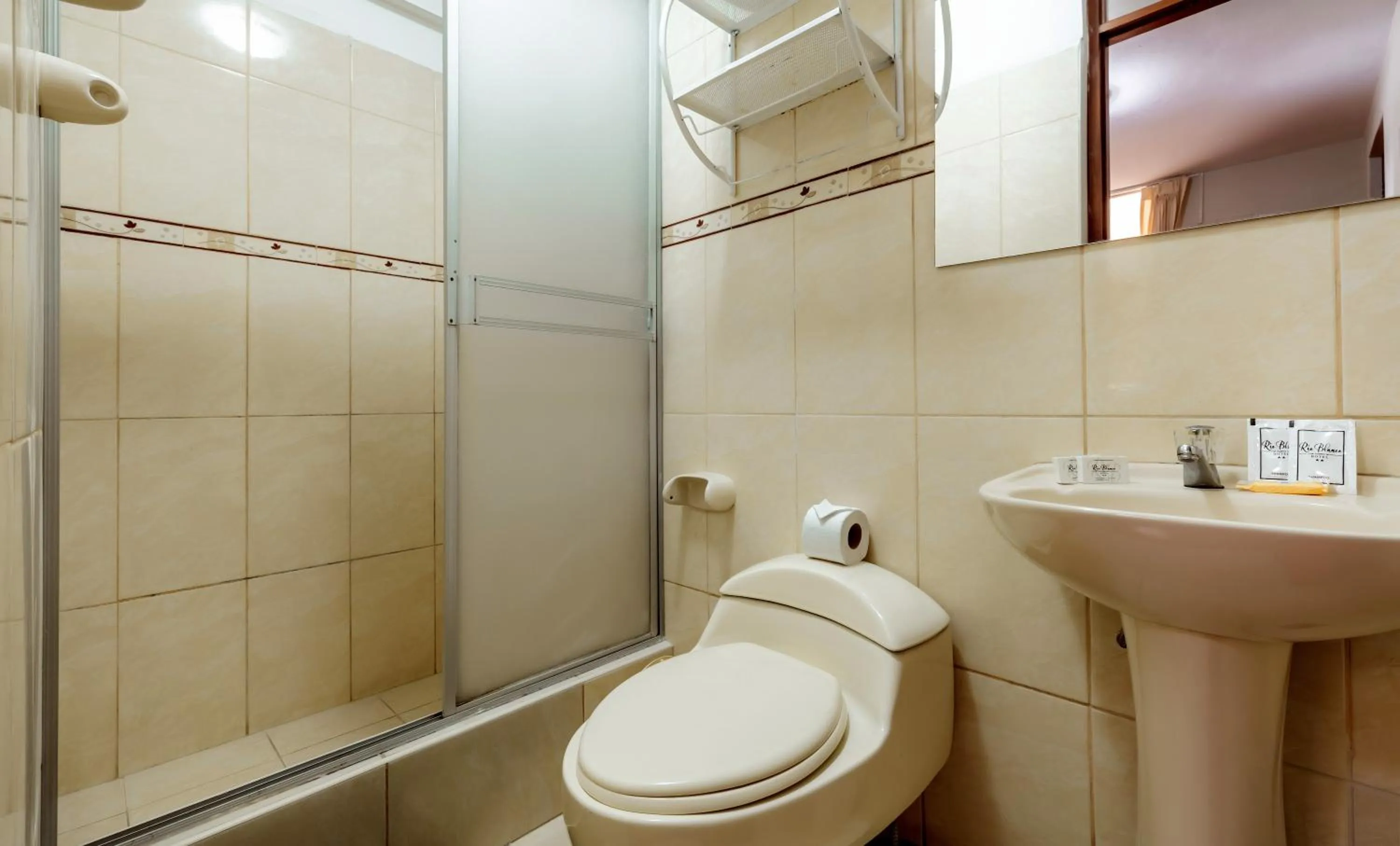 Shower in Hotel Rio Blanco