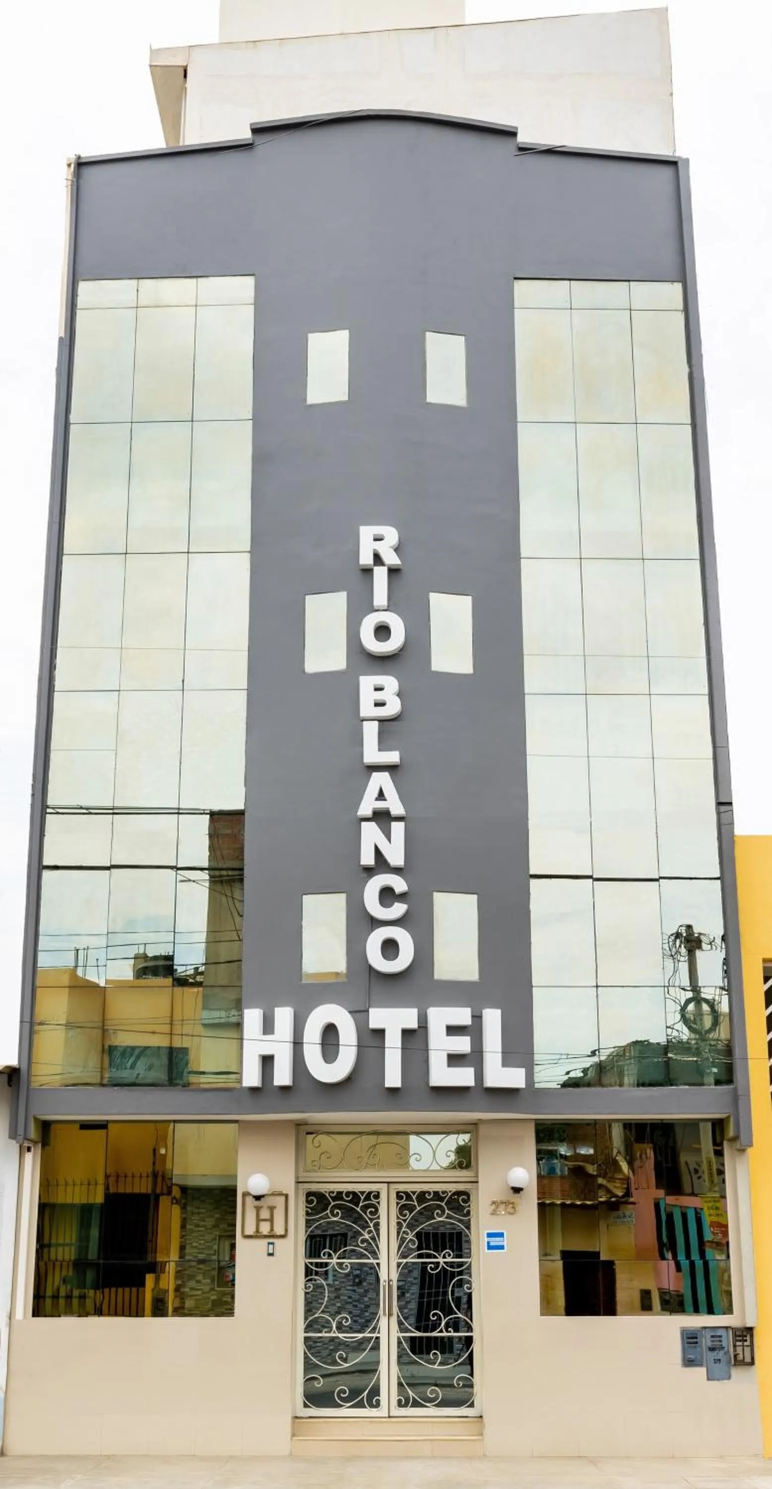 Property building in Hotel Rio Blanco