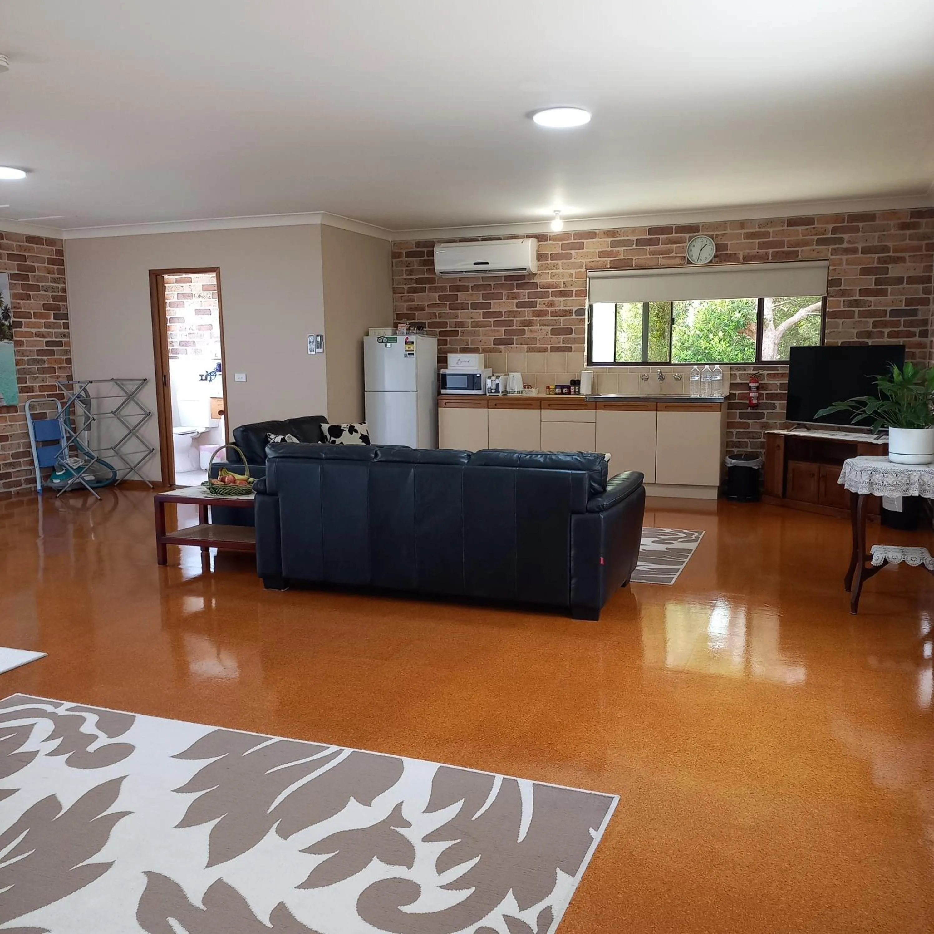 Seating area in Emerald Tropical Palms B & B