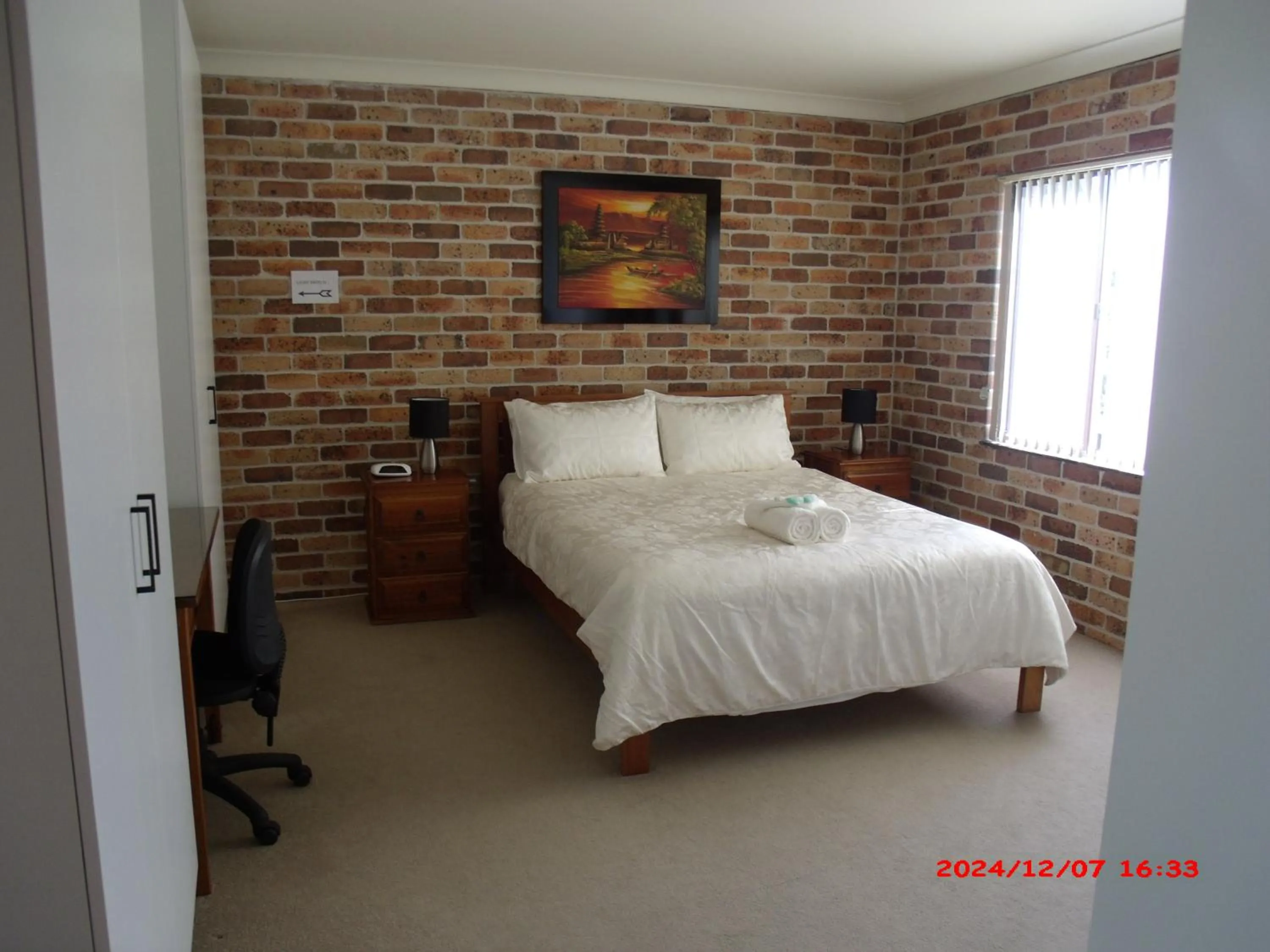 Bedroom, Bed in Emerald Tropical Palms B & B