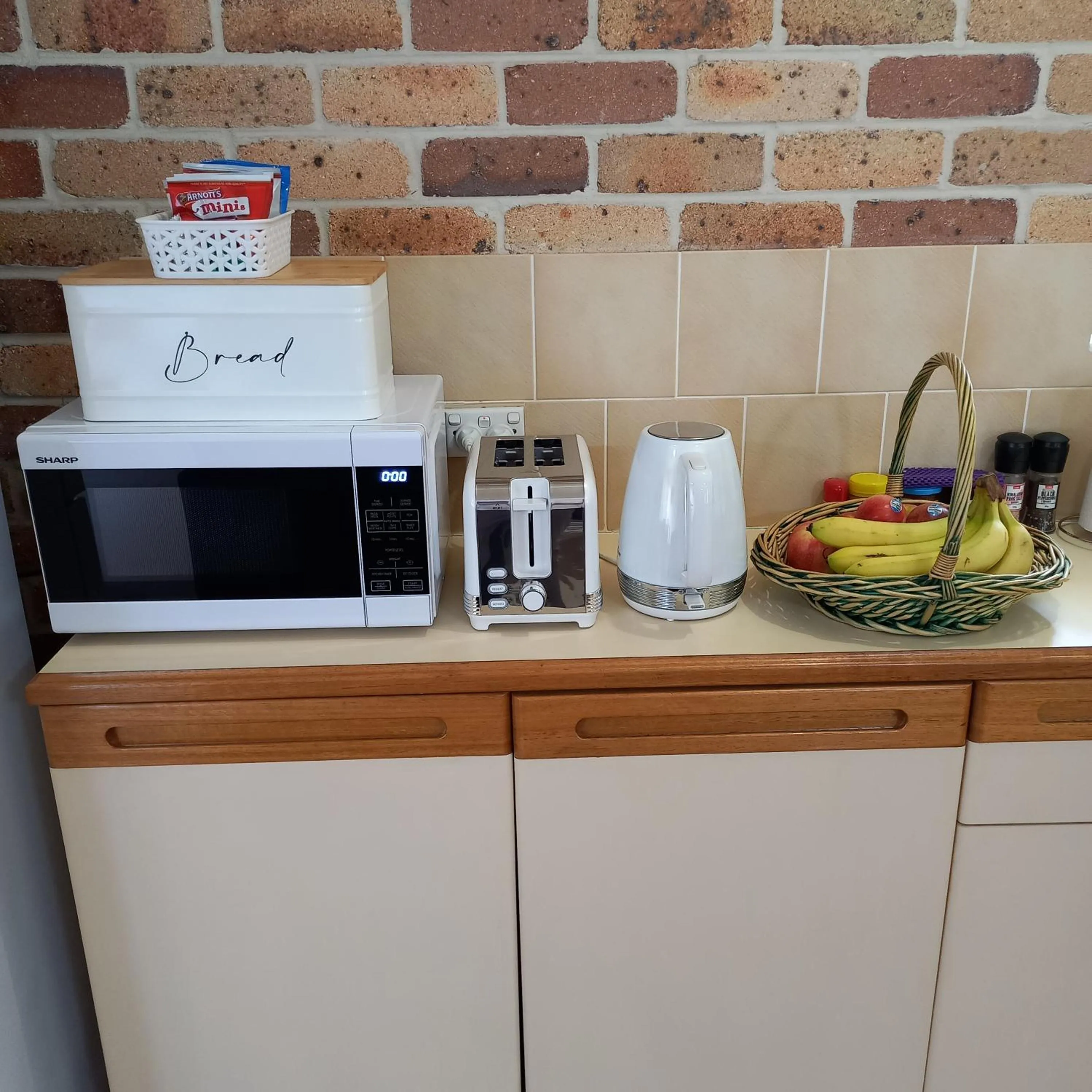 kitchen in Emerald Tropical Palms B & B