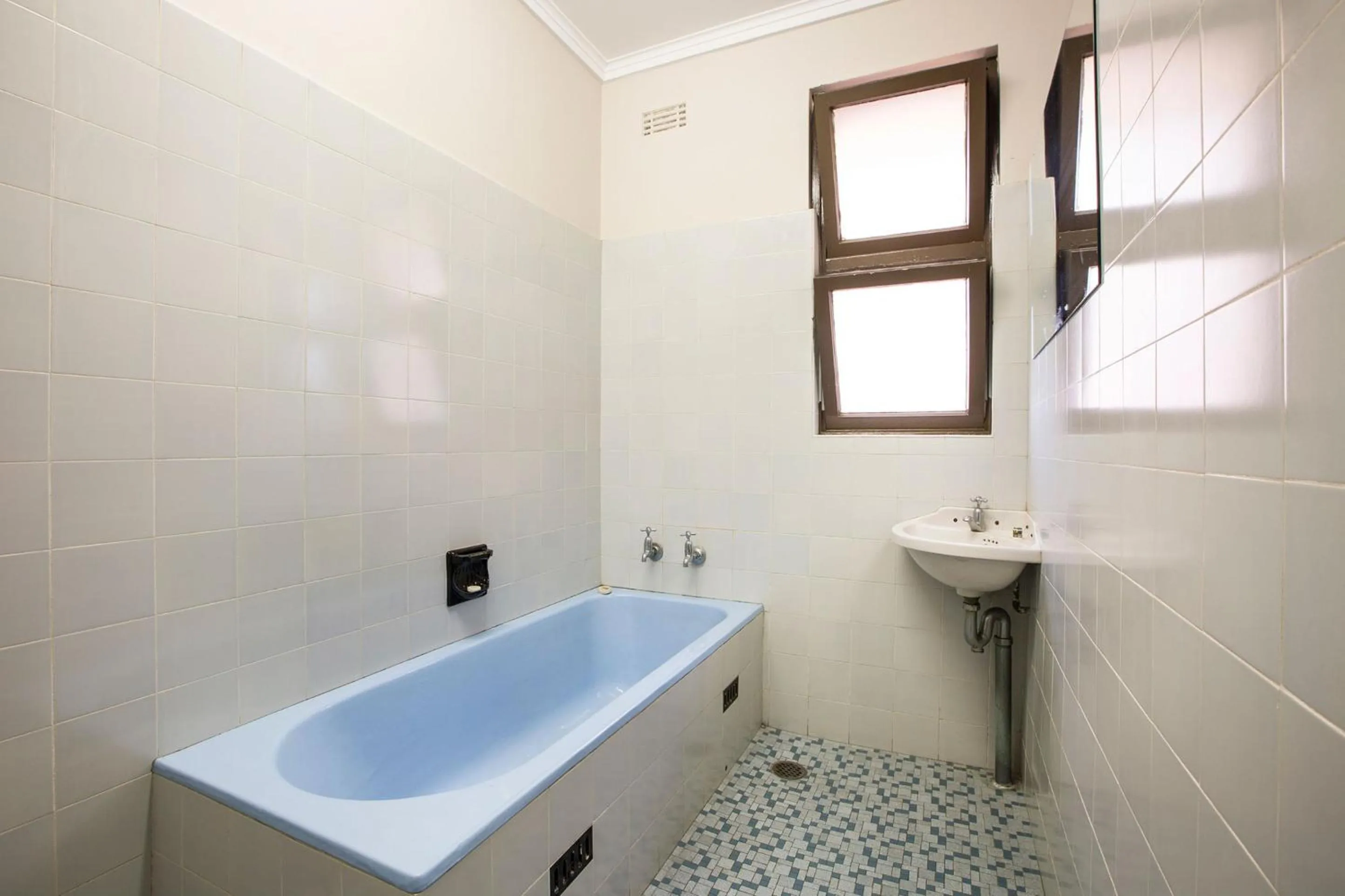 Bathroom in Toongabbie Hotel