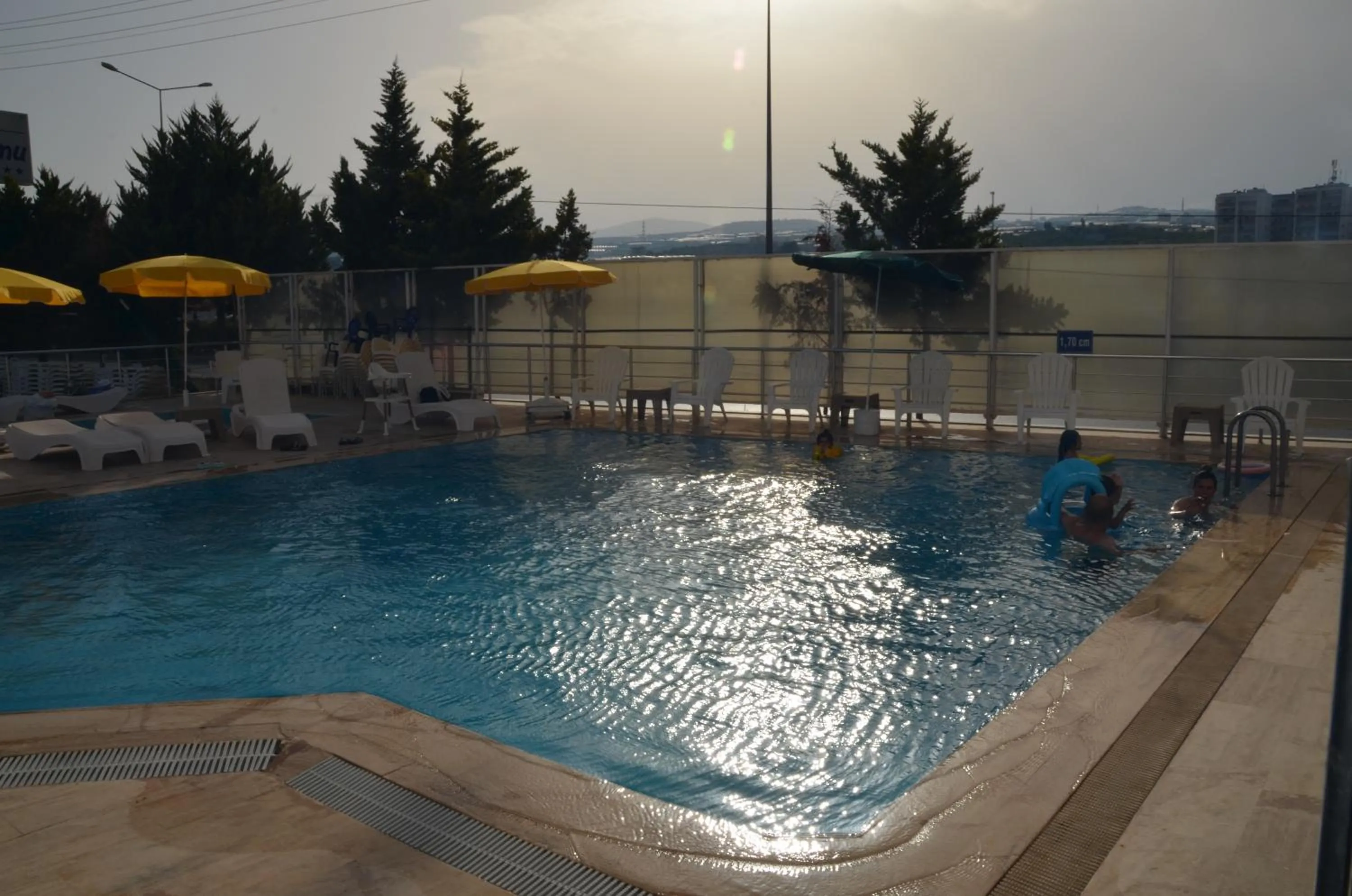 Swimming pool in Denizkumu Hotel