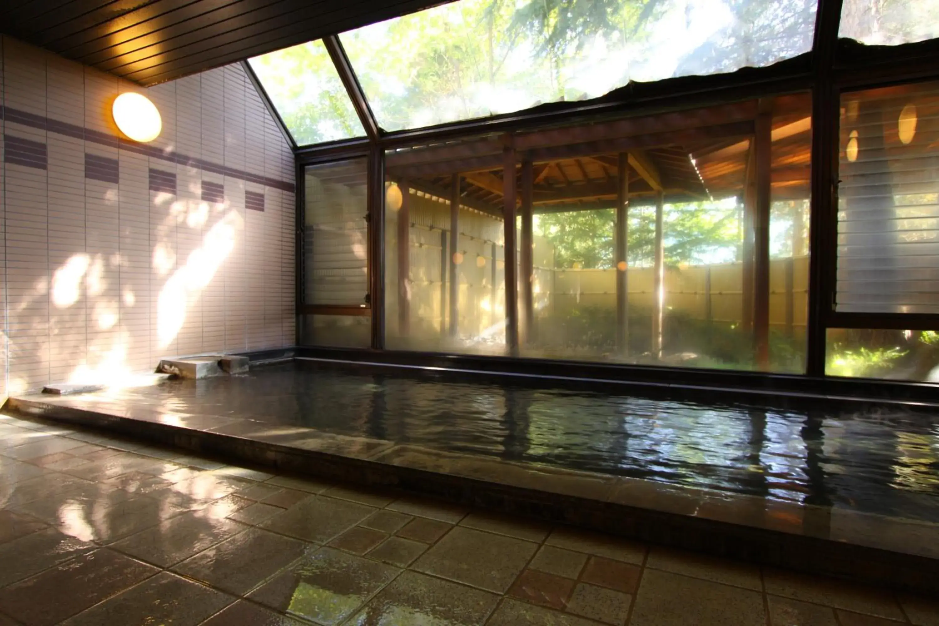 Hot Spring Bath, Swimming Pool in Resort Hotel Tateshina