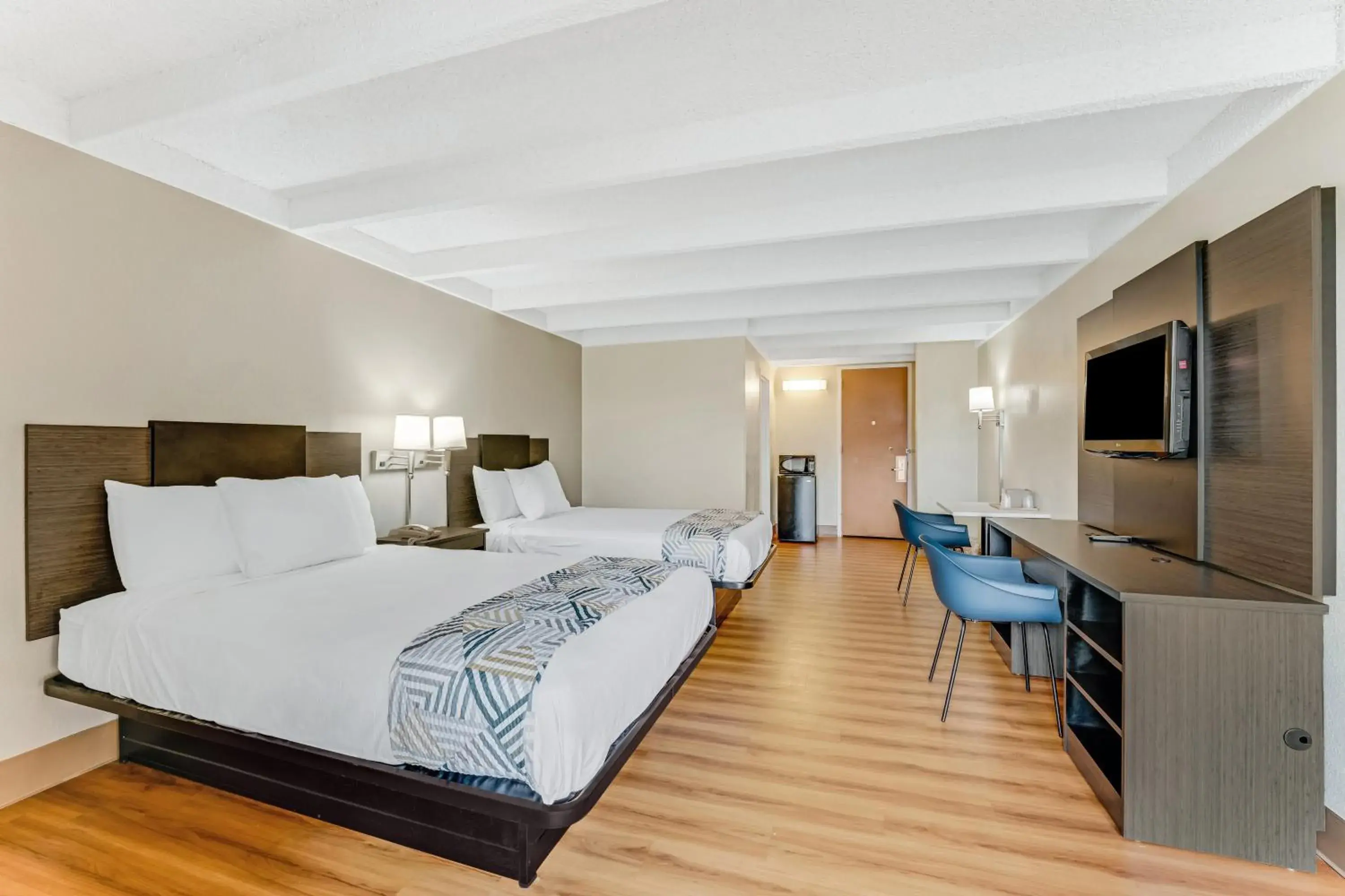 Bed in Red Carpet Inn & Suites Bed in Red Carpet Inn & Suites