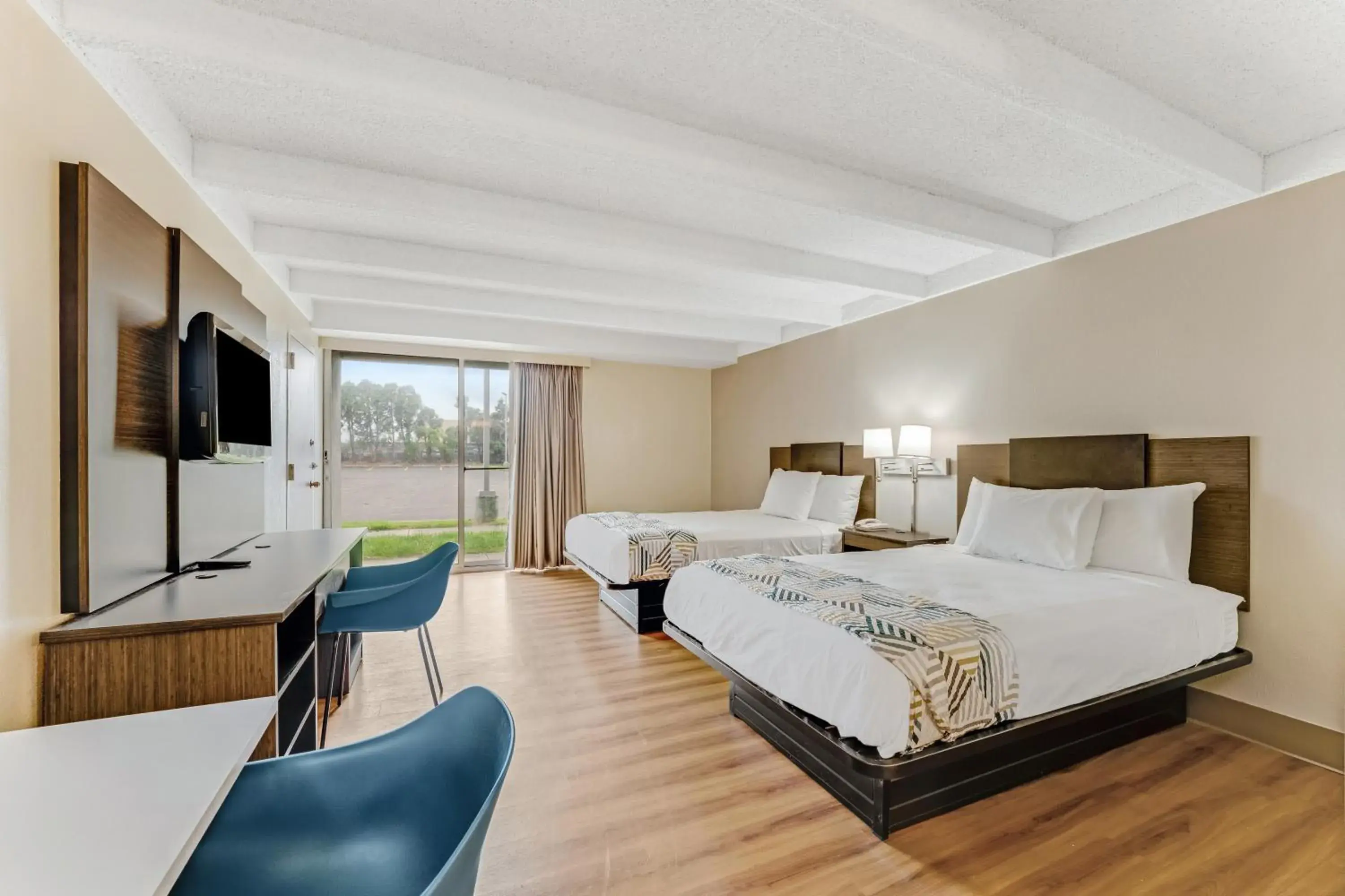 Bed in Red Carpet Inn & Suites Bed in Red Carpet Inn & Suites