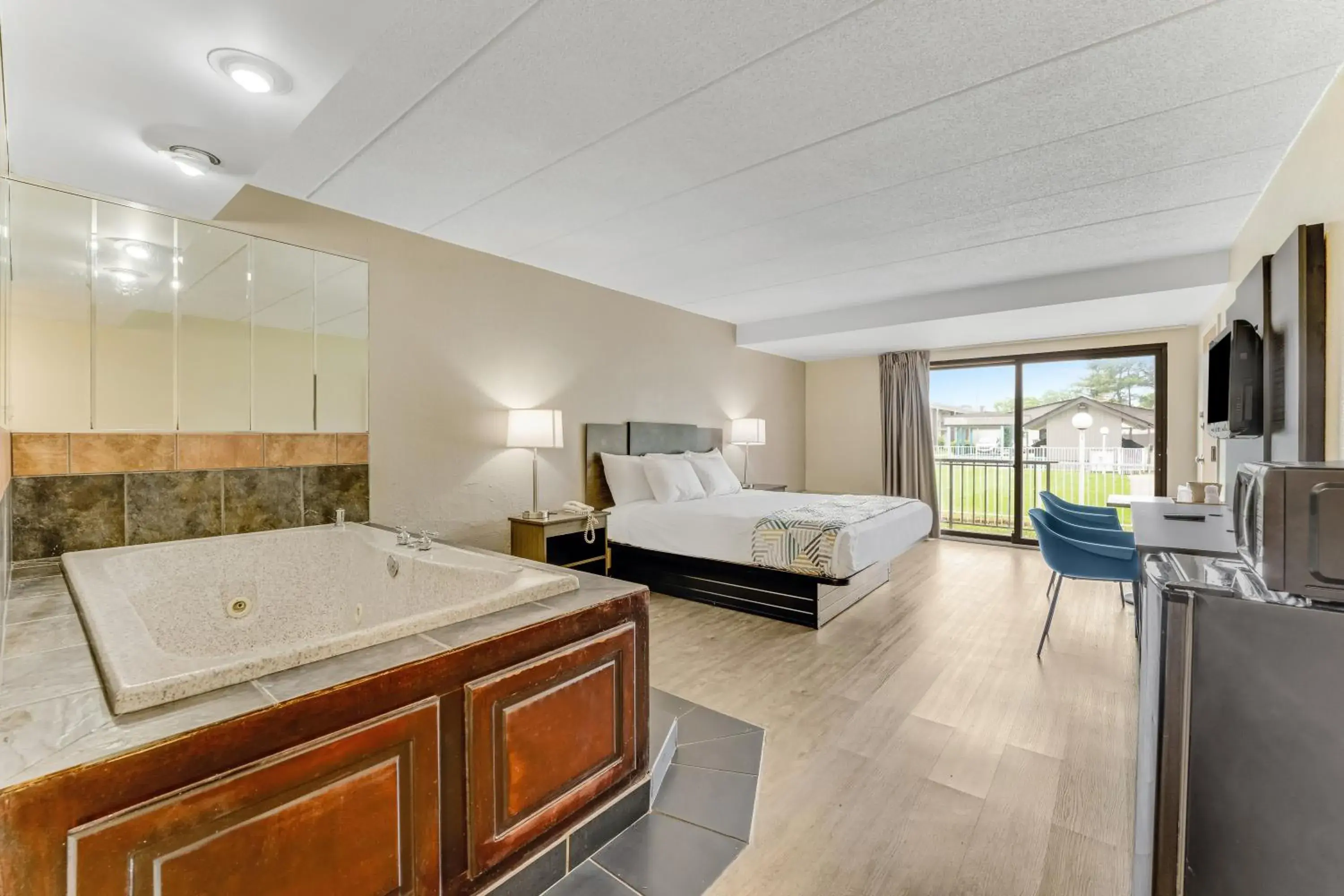 Bed in Red Carpet Inn & Suites Bed in Red Carpet Inn & Suites