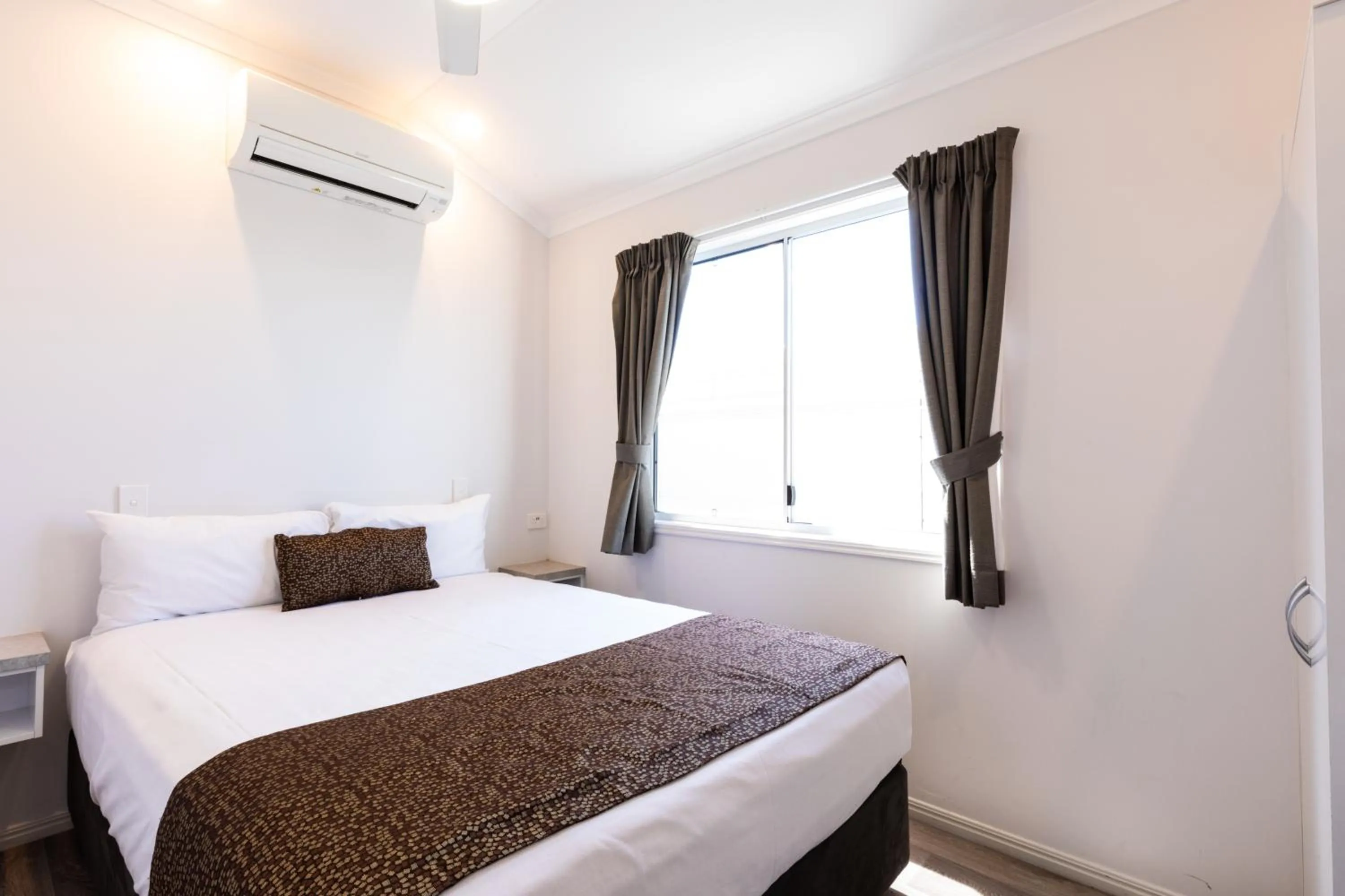 Bed in Hotel Settlers