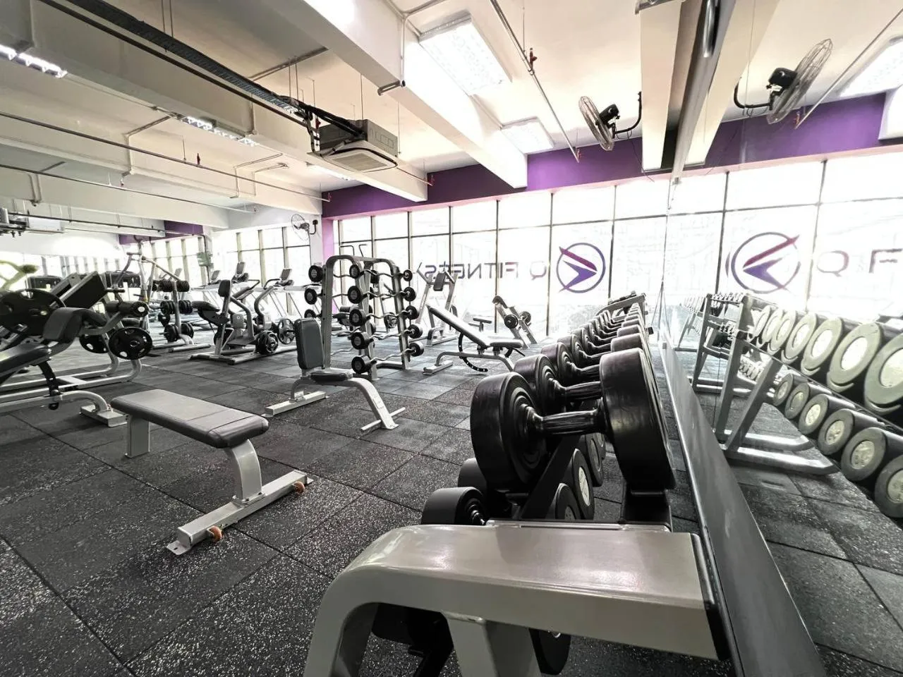 Fitness centre/facilities in Qliq Damansara Hotel