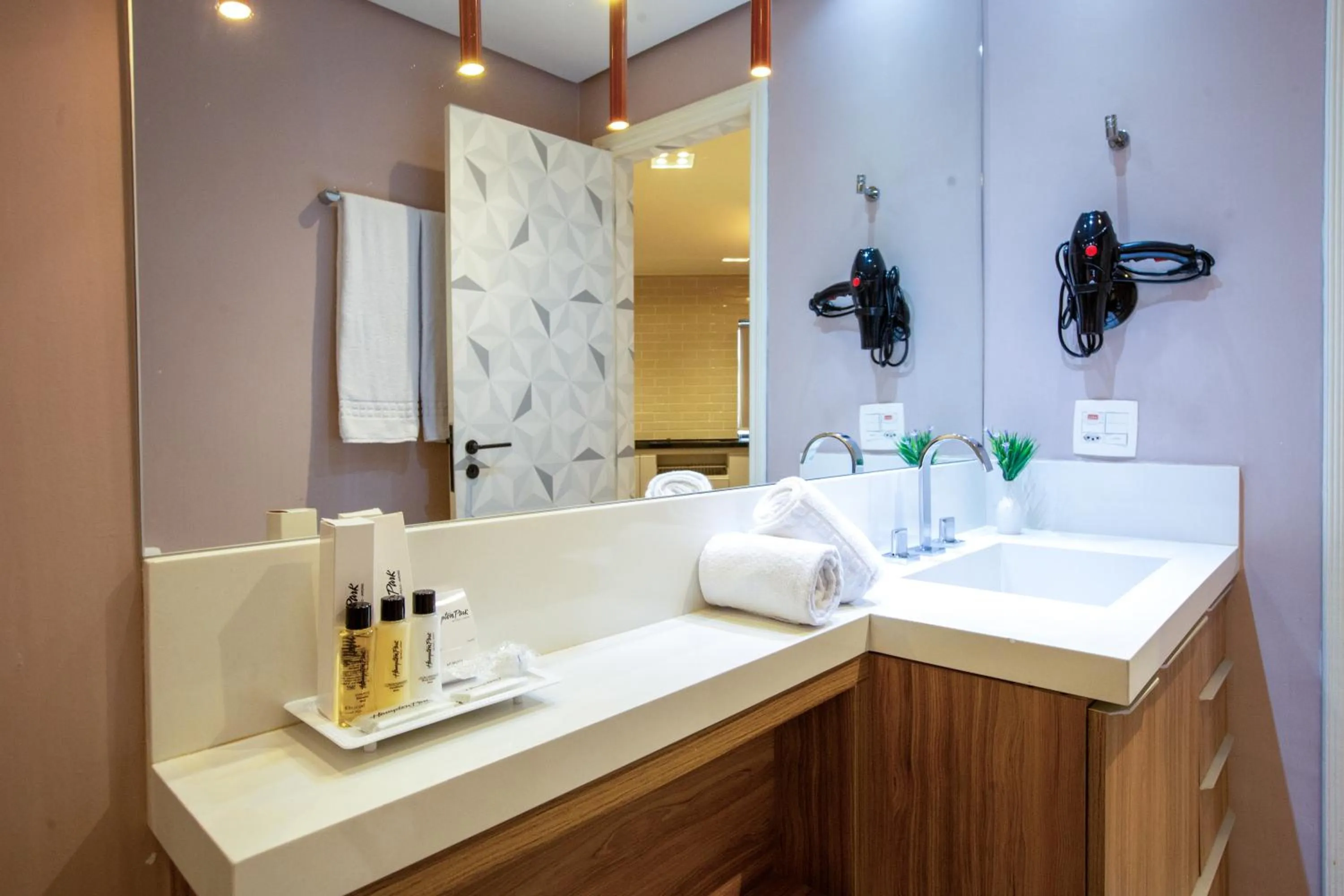 Bathroom in Hampton Park São Paulo Jardins