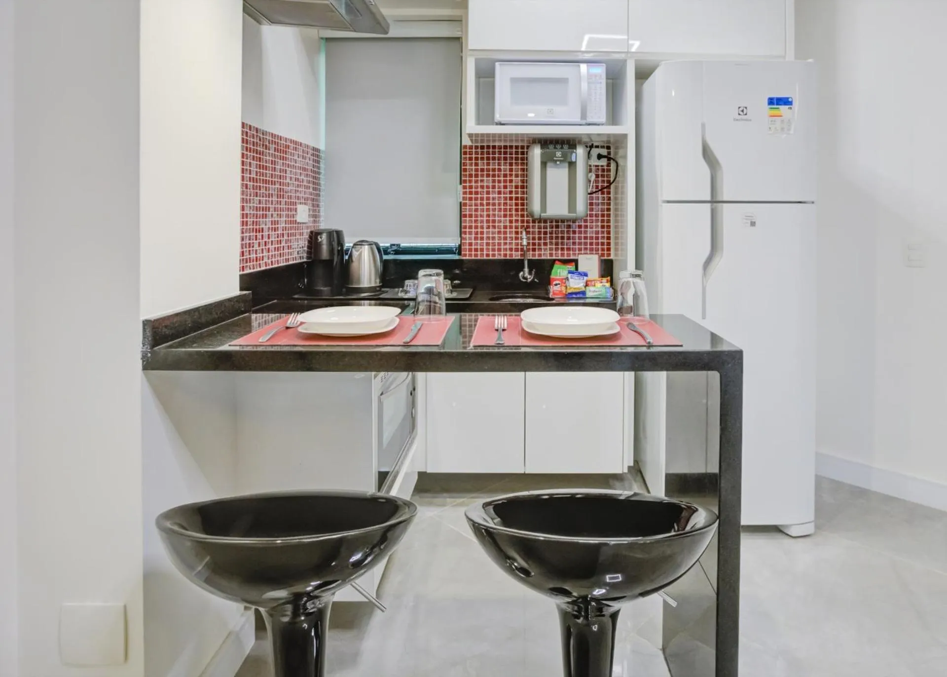 Kitchen or kitchenette in Hampton Park São Paulo Jardins