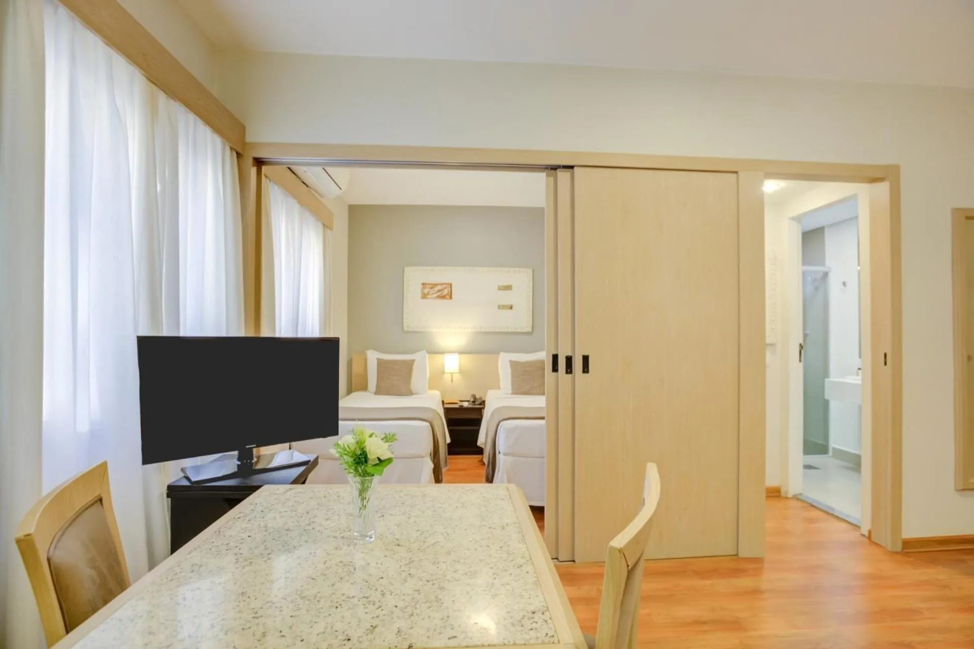 Photo of the whole room in Hampton Park São Paulo Jardins