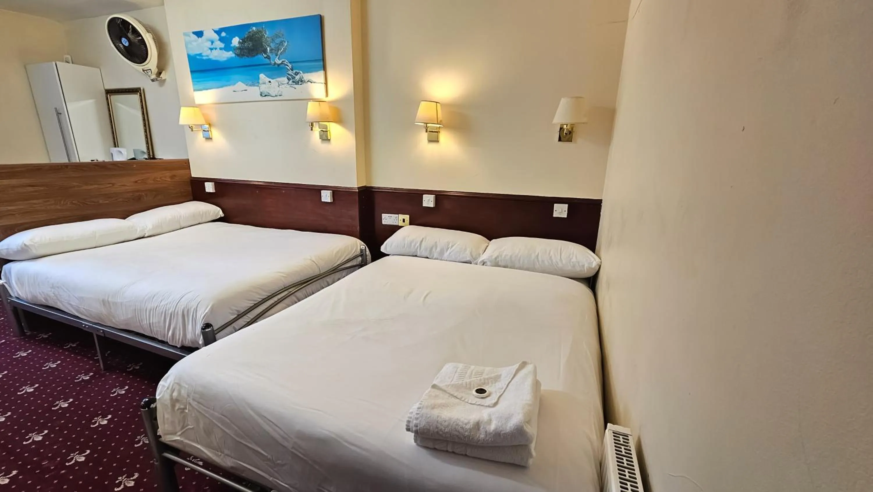 Bed in Hyde Park Court Hotel