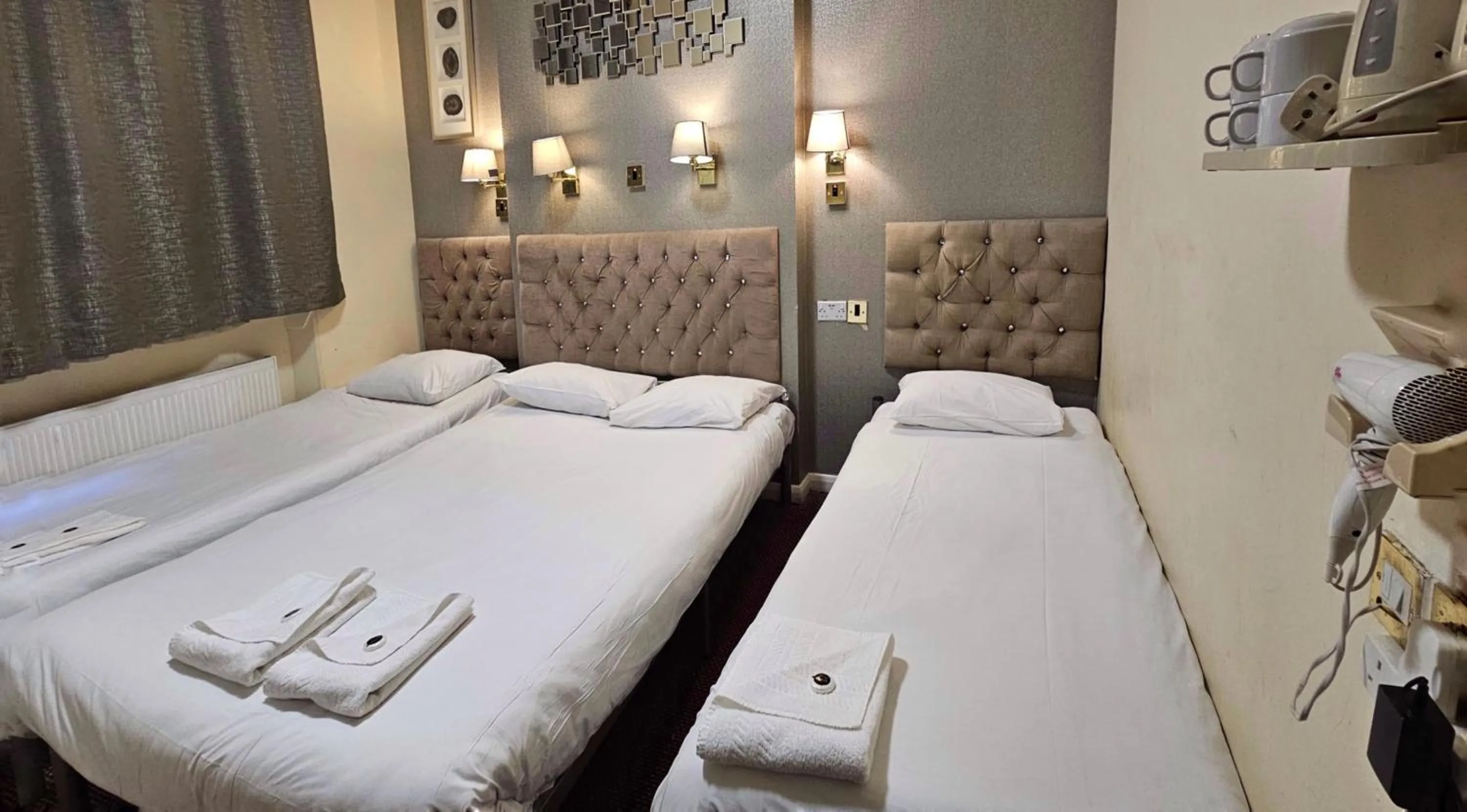 Bed in Hyde Park Court Hotel