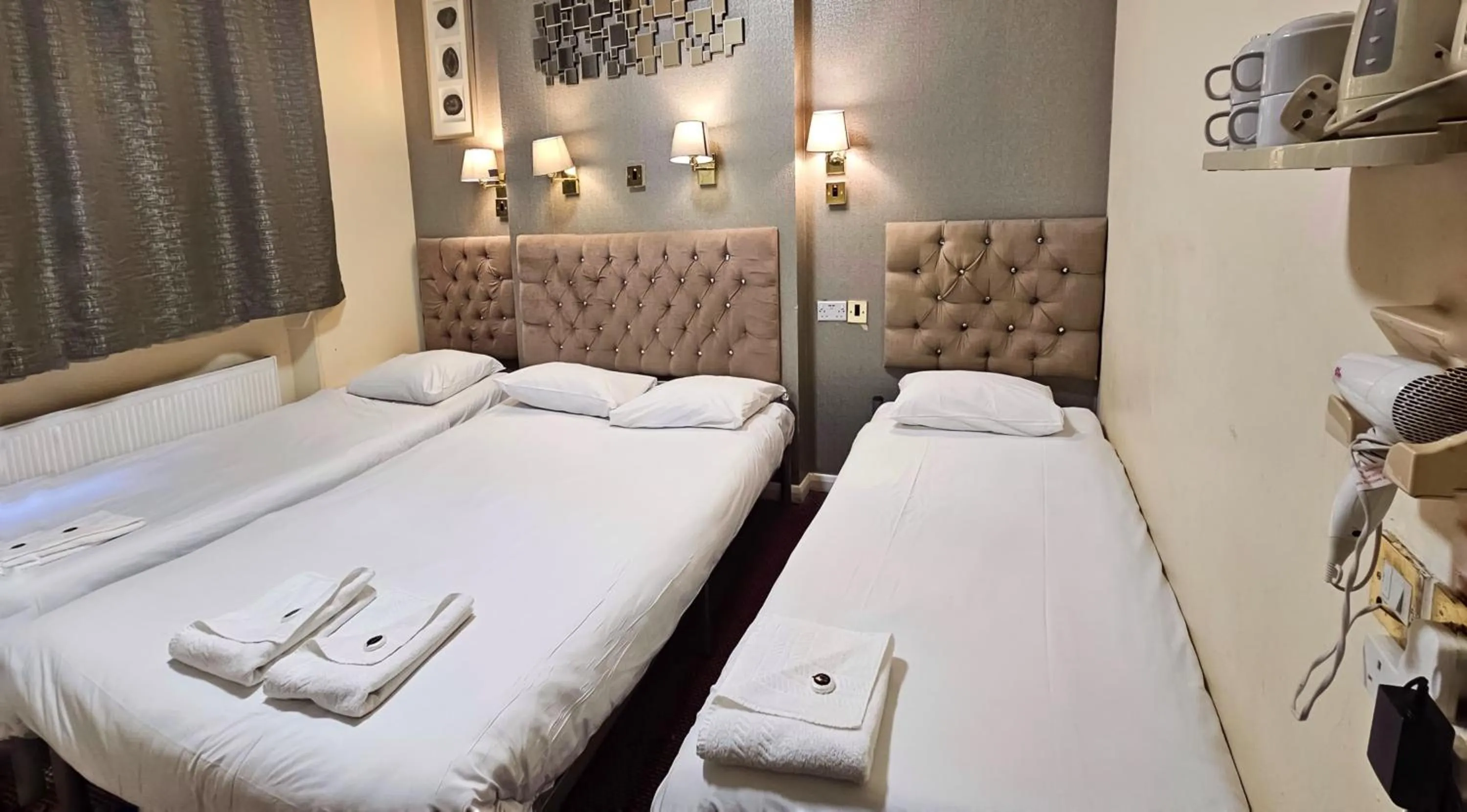 Bed in Hyde Park Court Hotel