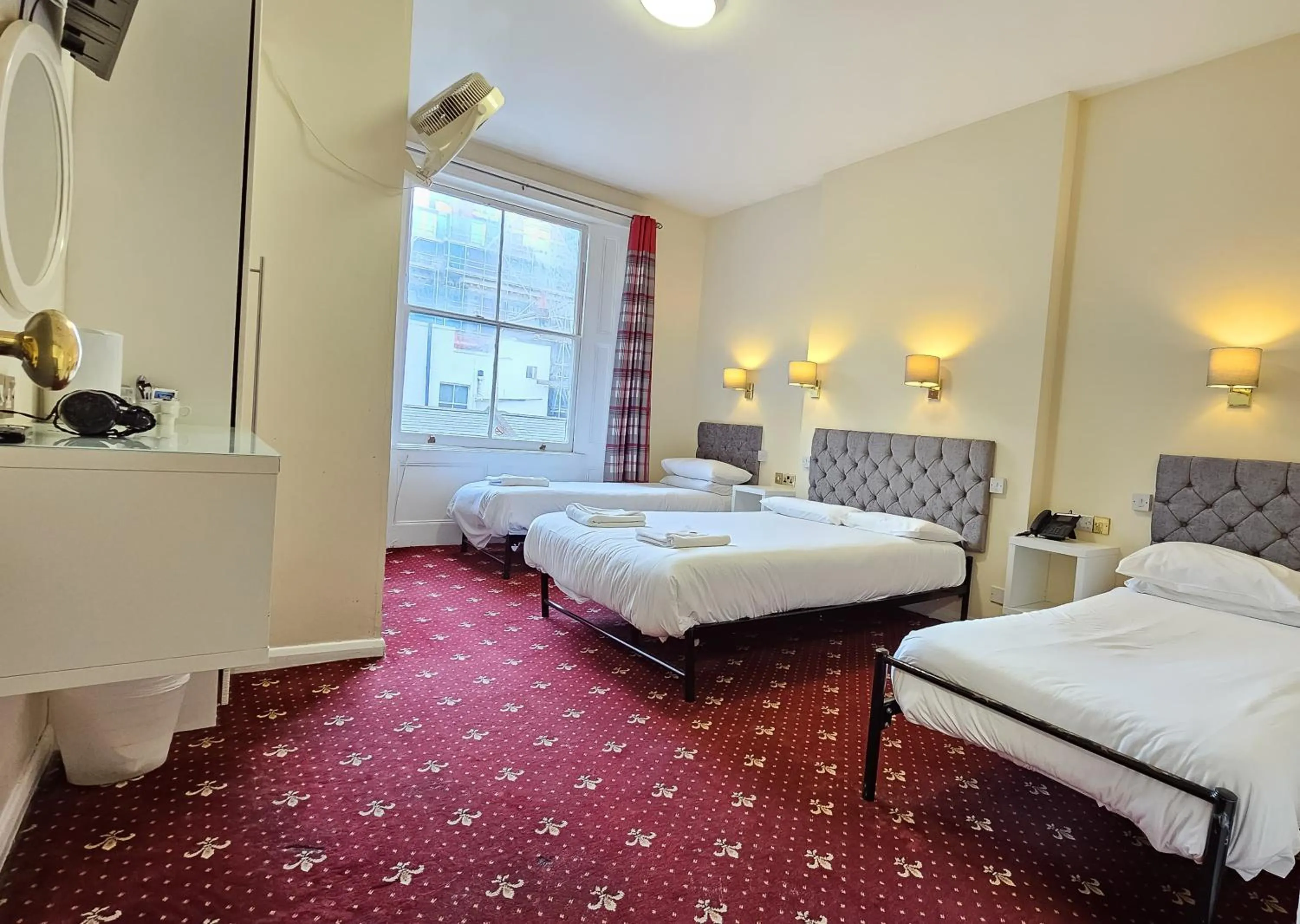 Bed in Hyde Park Court Hotel