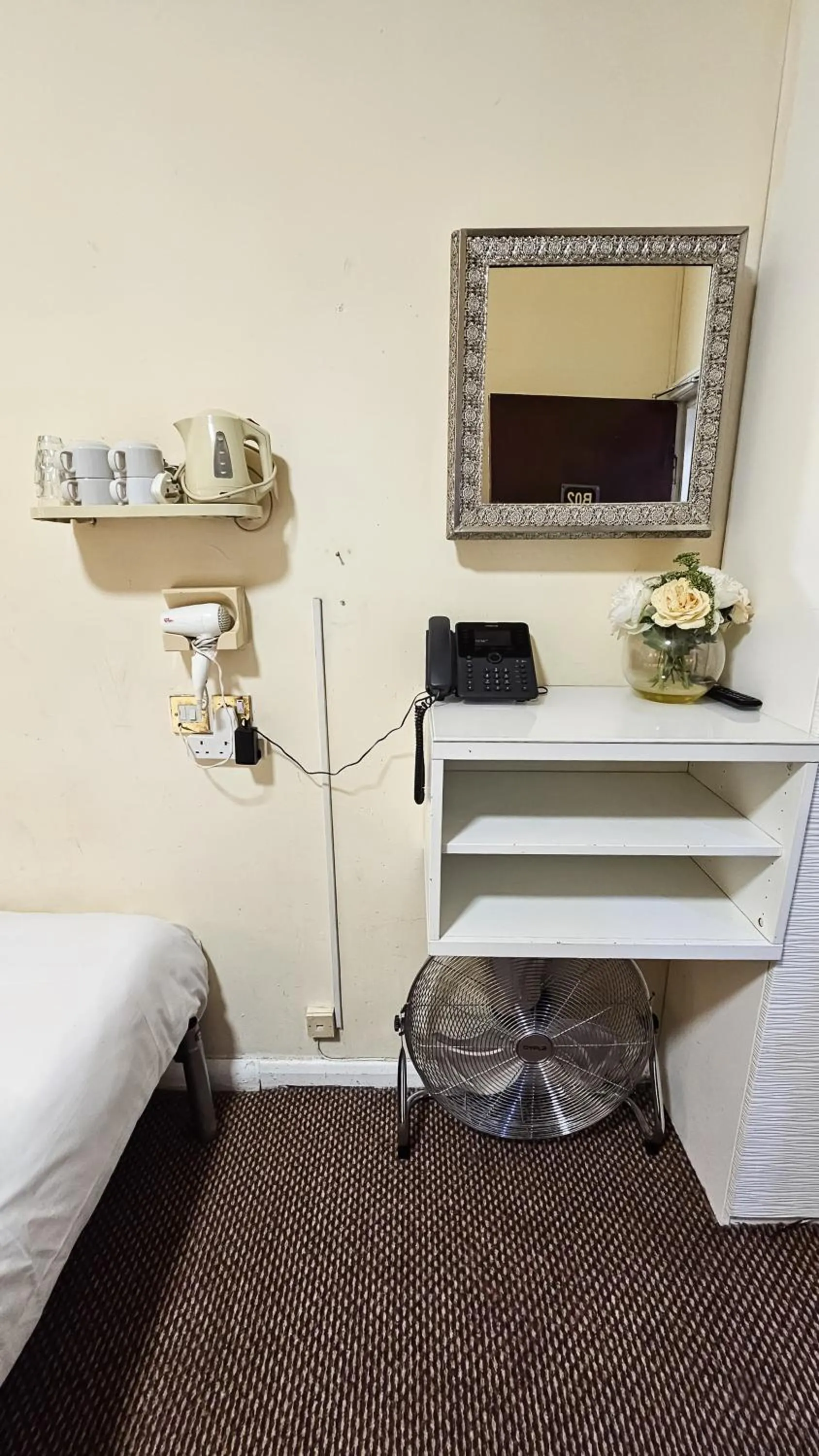 Bed in Hyde Park Court Hotel