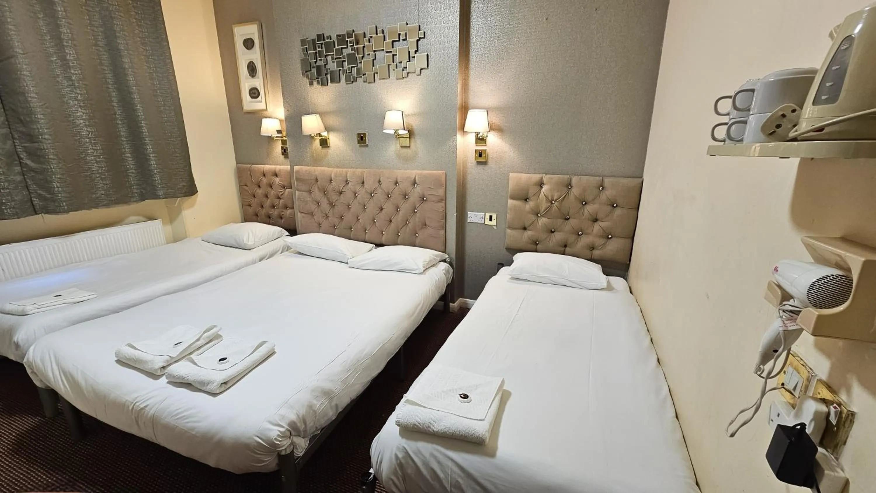 Bed in Hyde Park Court Hotel