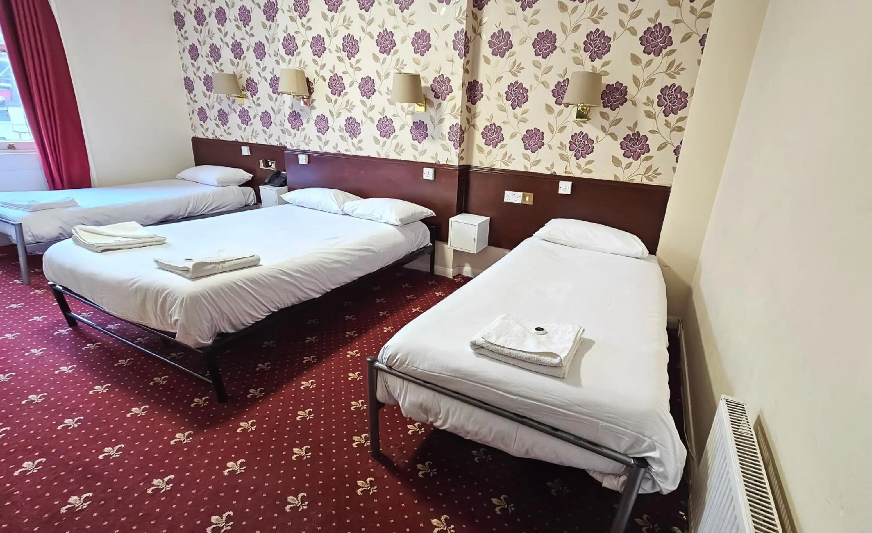 Bed in Hyde Park Court Hotel