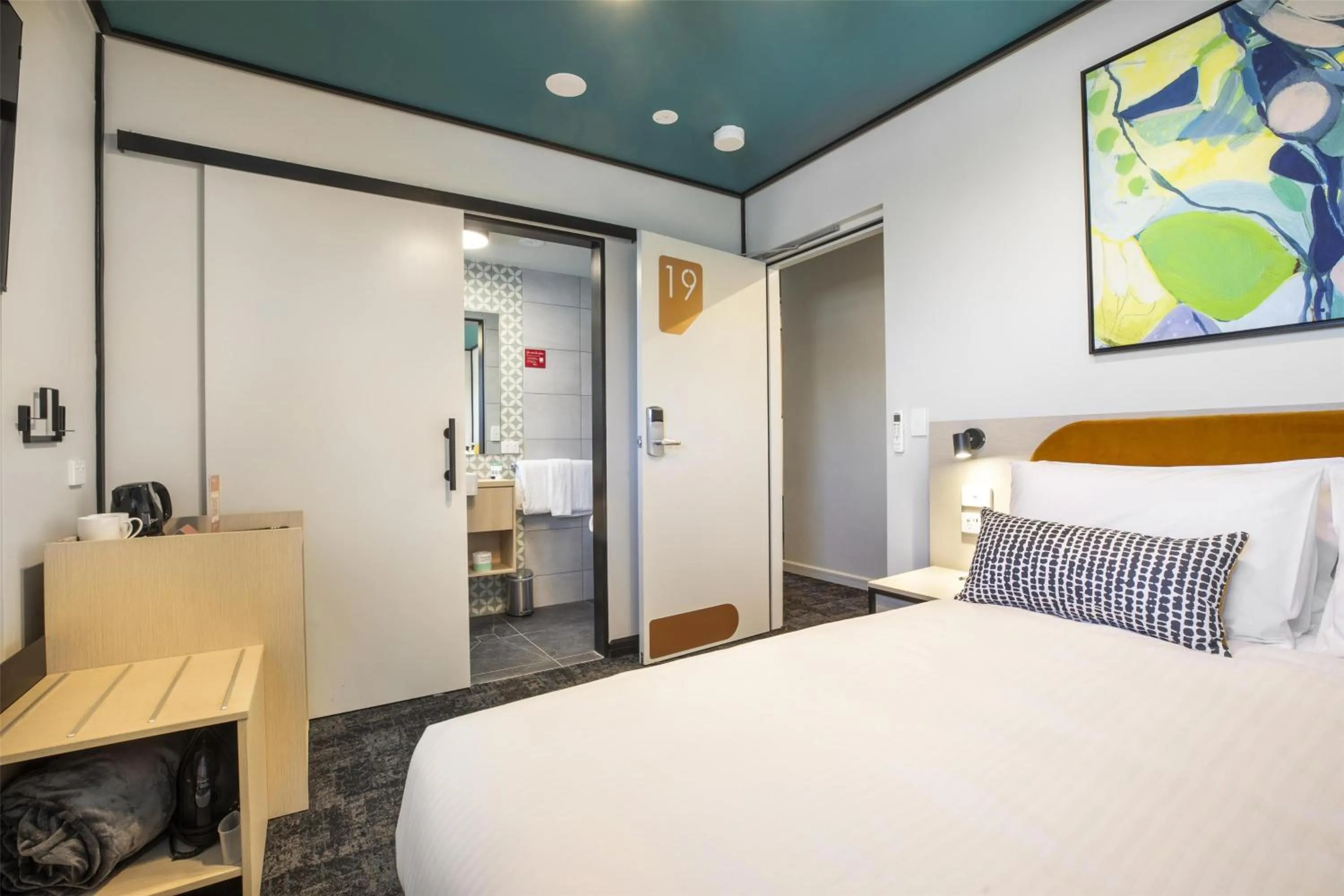 Bedroom, Bed in Nightcap at Prince of Wales Hotel