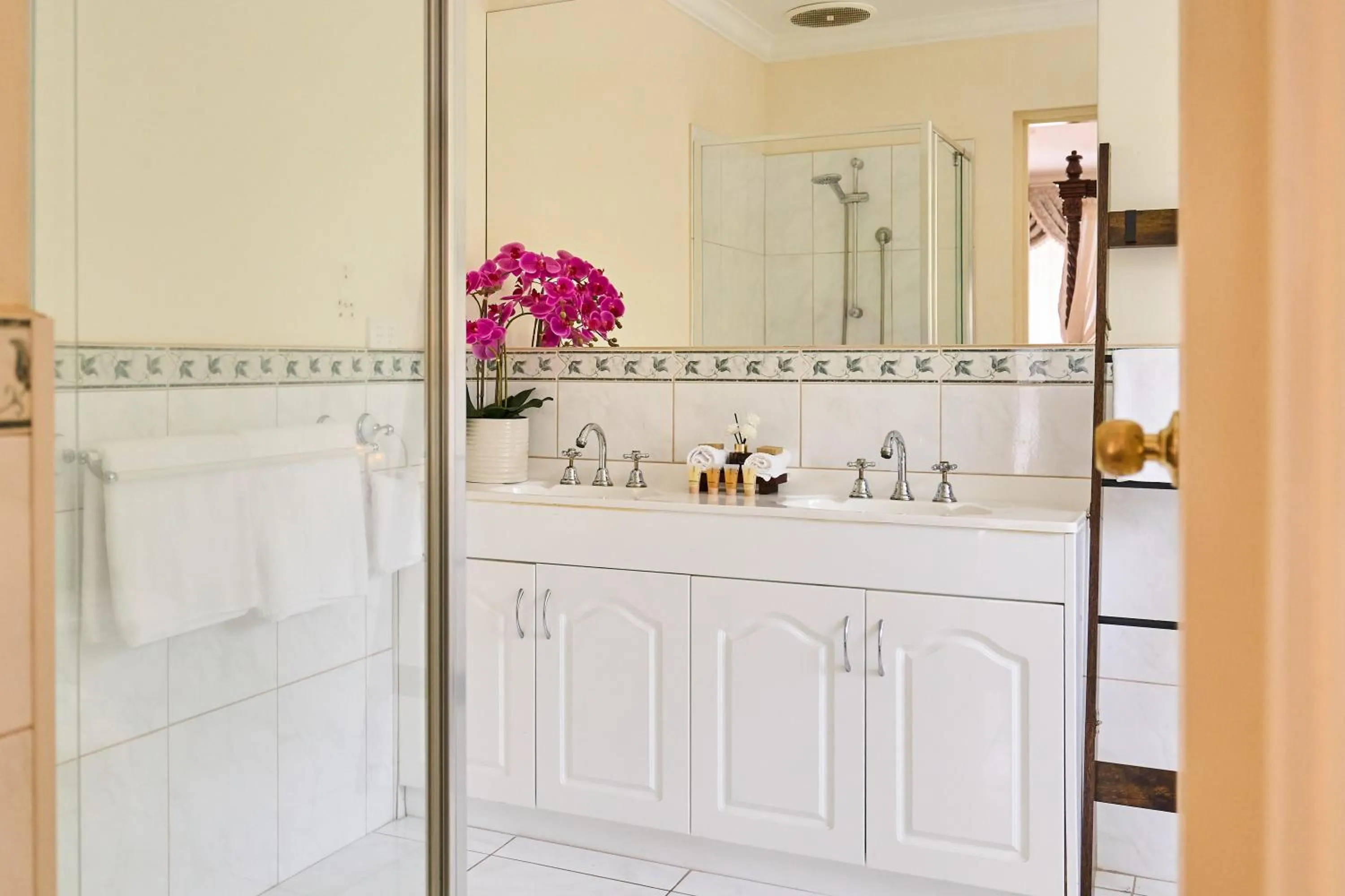 Sanctuary House Resort Motel