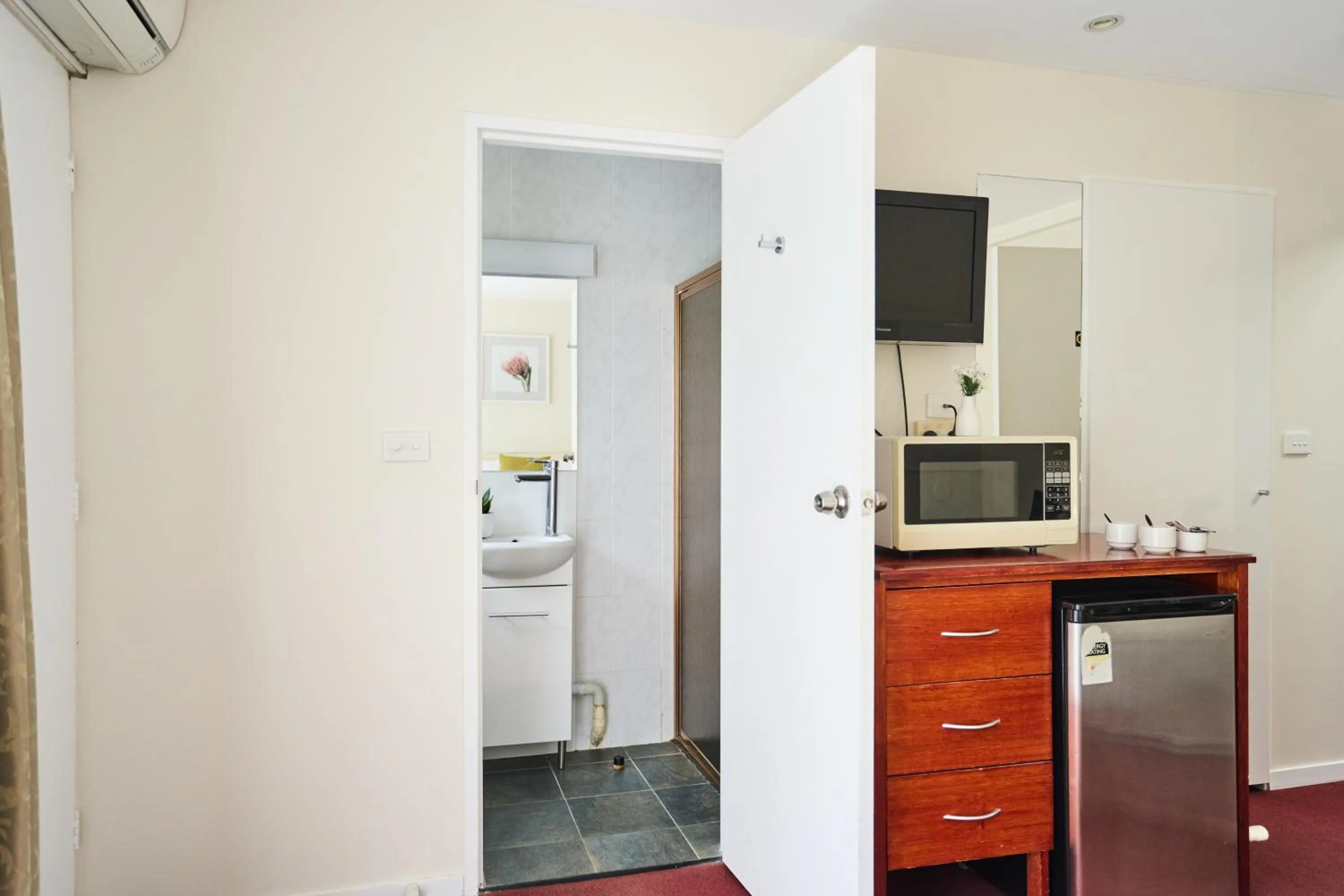 Sanctuary House Resort Motel