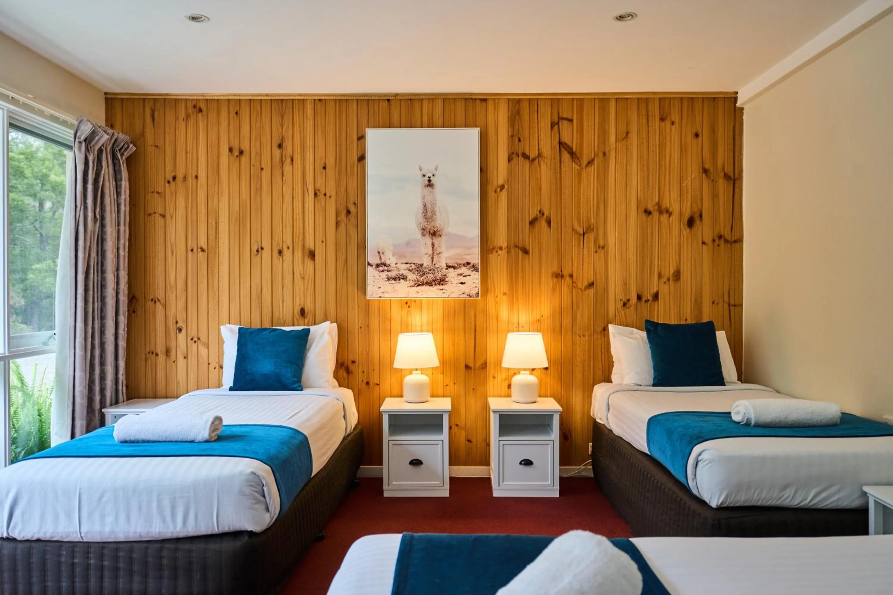 Bed in Sanctuary House Resort Motel