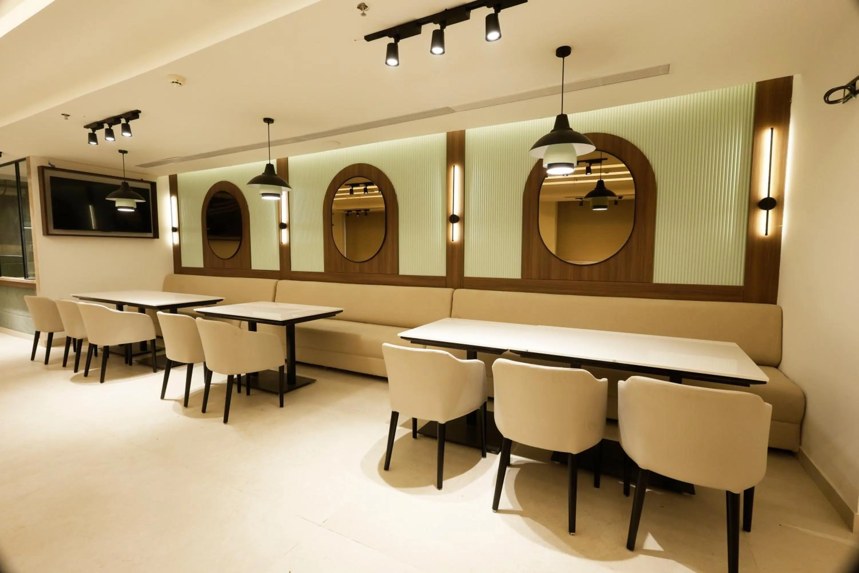 Restaurant/places to eat in Tulip Inn Zirakpur