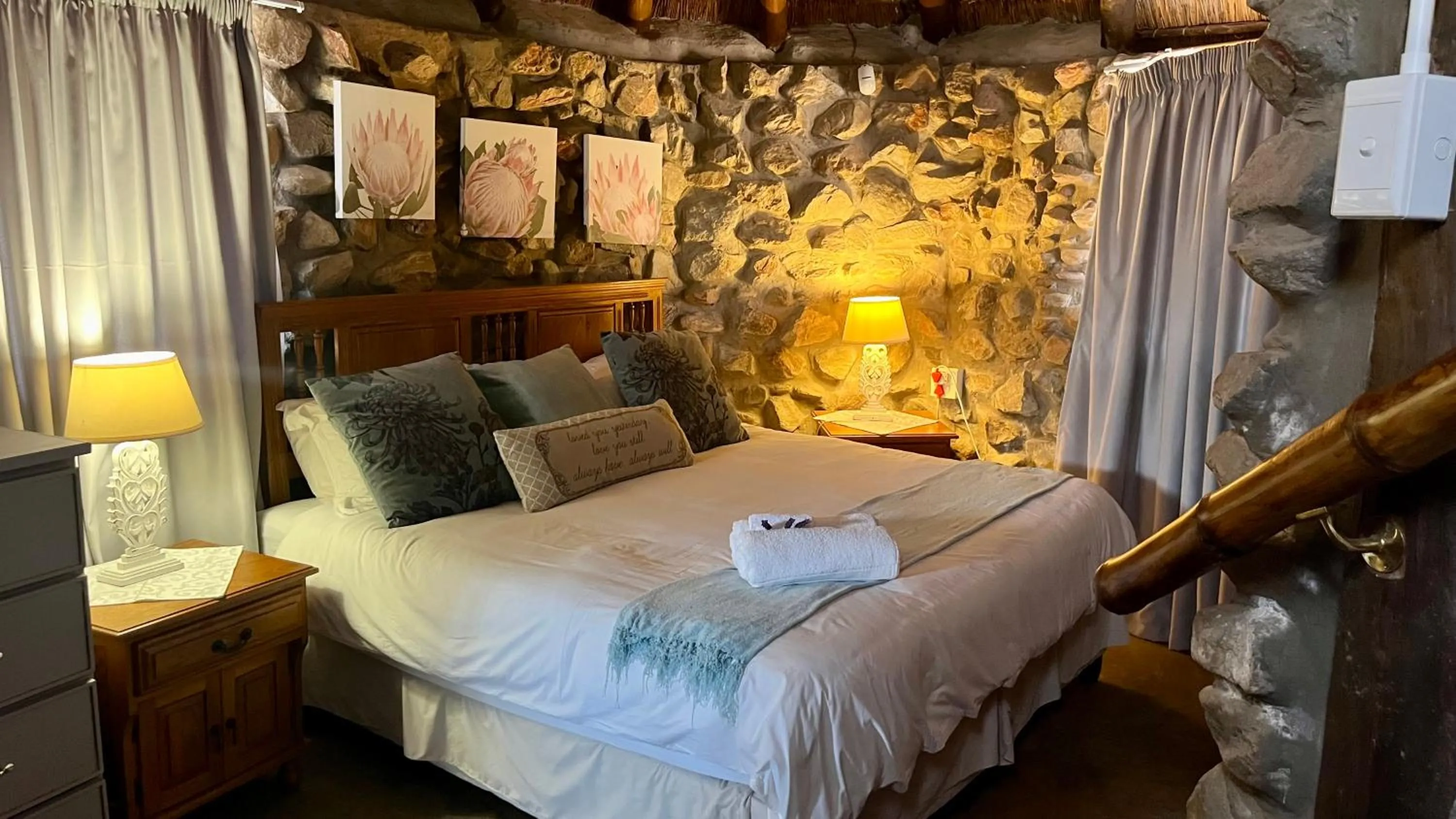 Photo of the whole room in Outeniquabosch Lodge