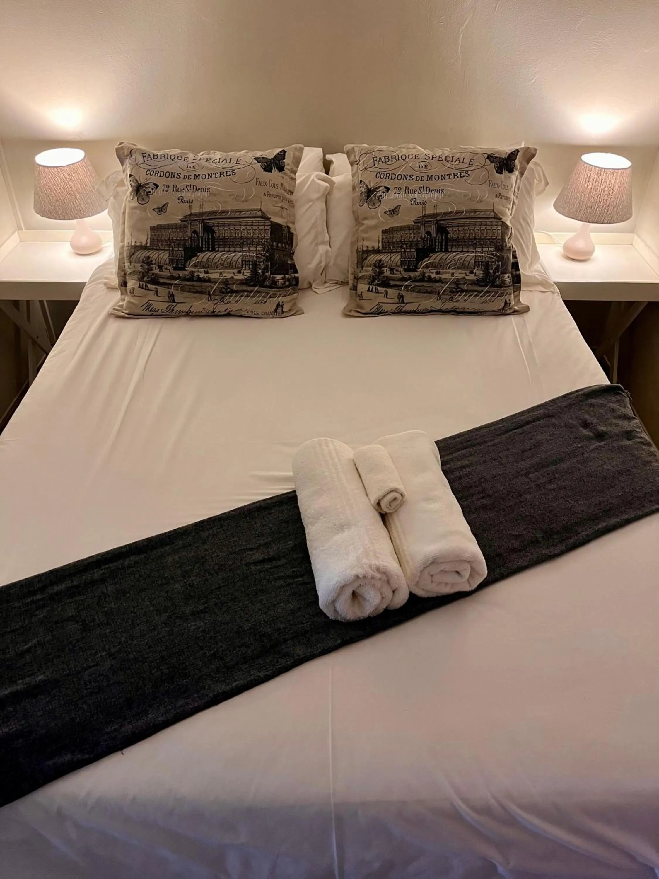 Bed in Outeniquabosch Lodge