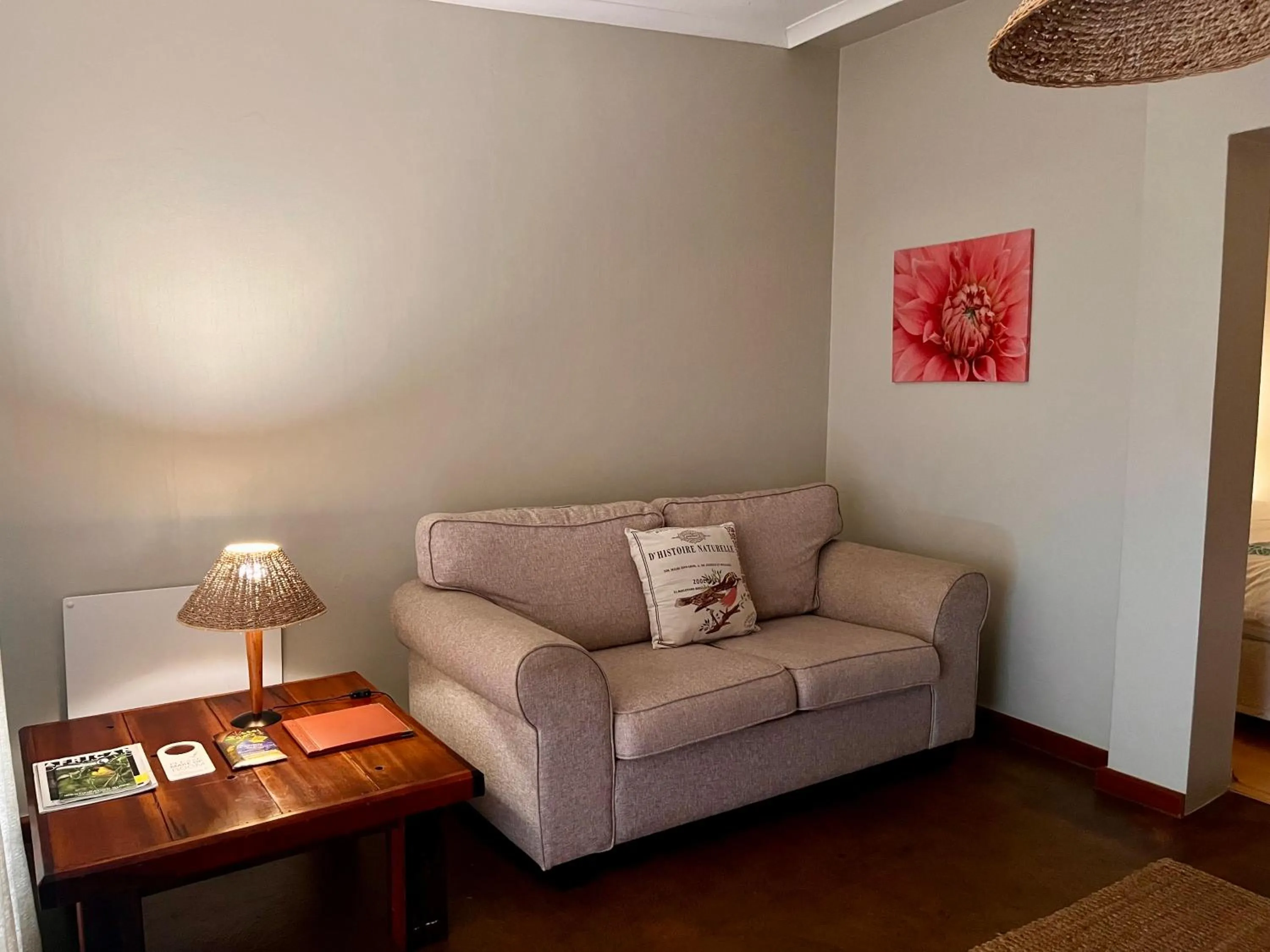 Living room in Outeniquabosch Lodge