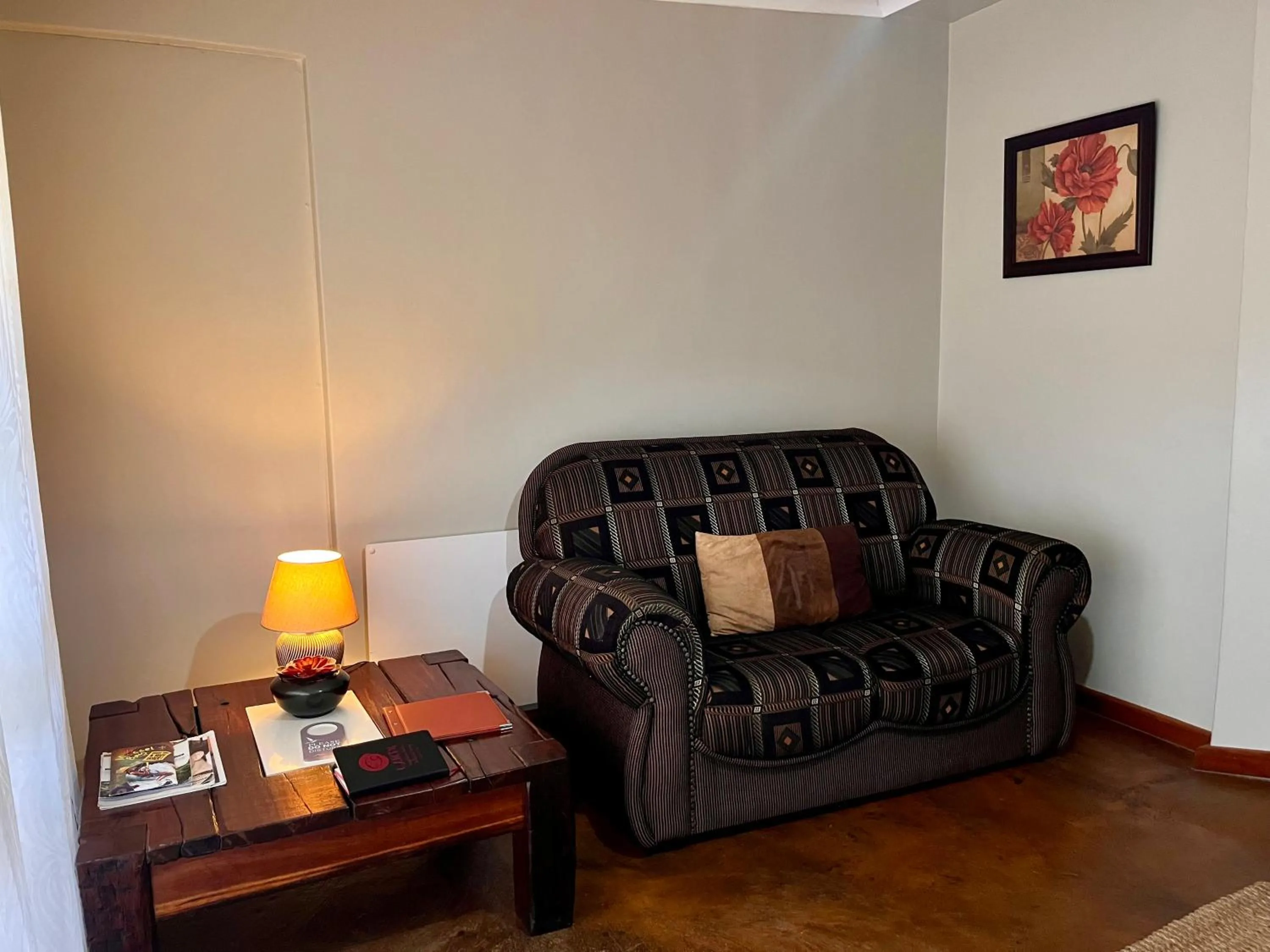 Seating area in Outeniquabosch Lodge