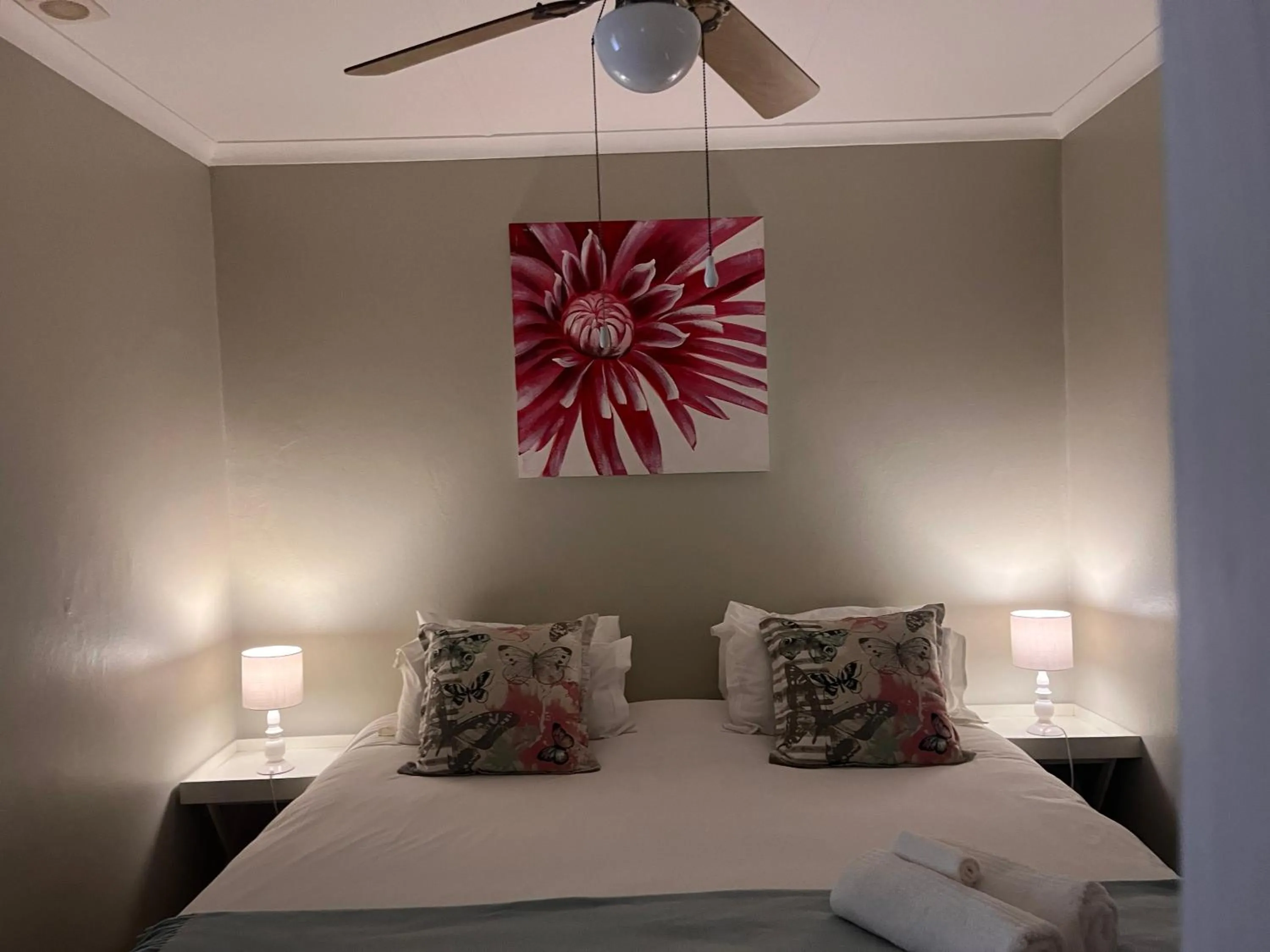 Photo of the whole room in Outeniquabosch Lodge