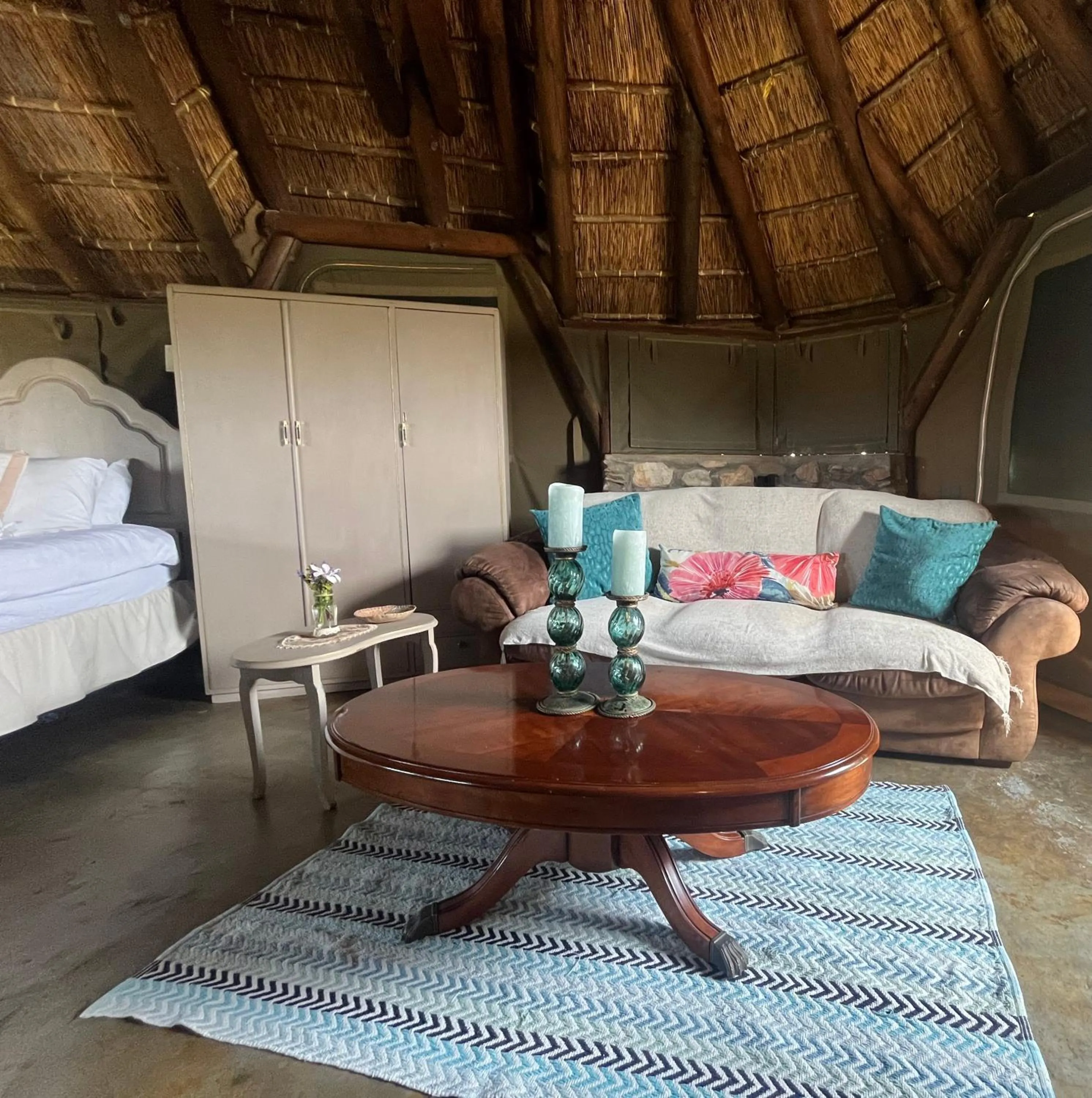 Living room in Outeniquabosch Lodge