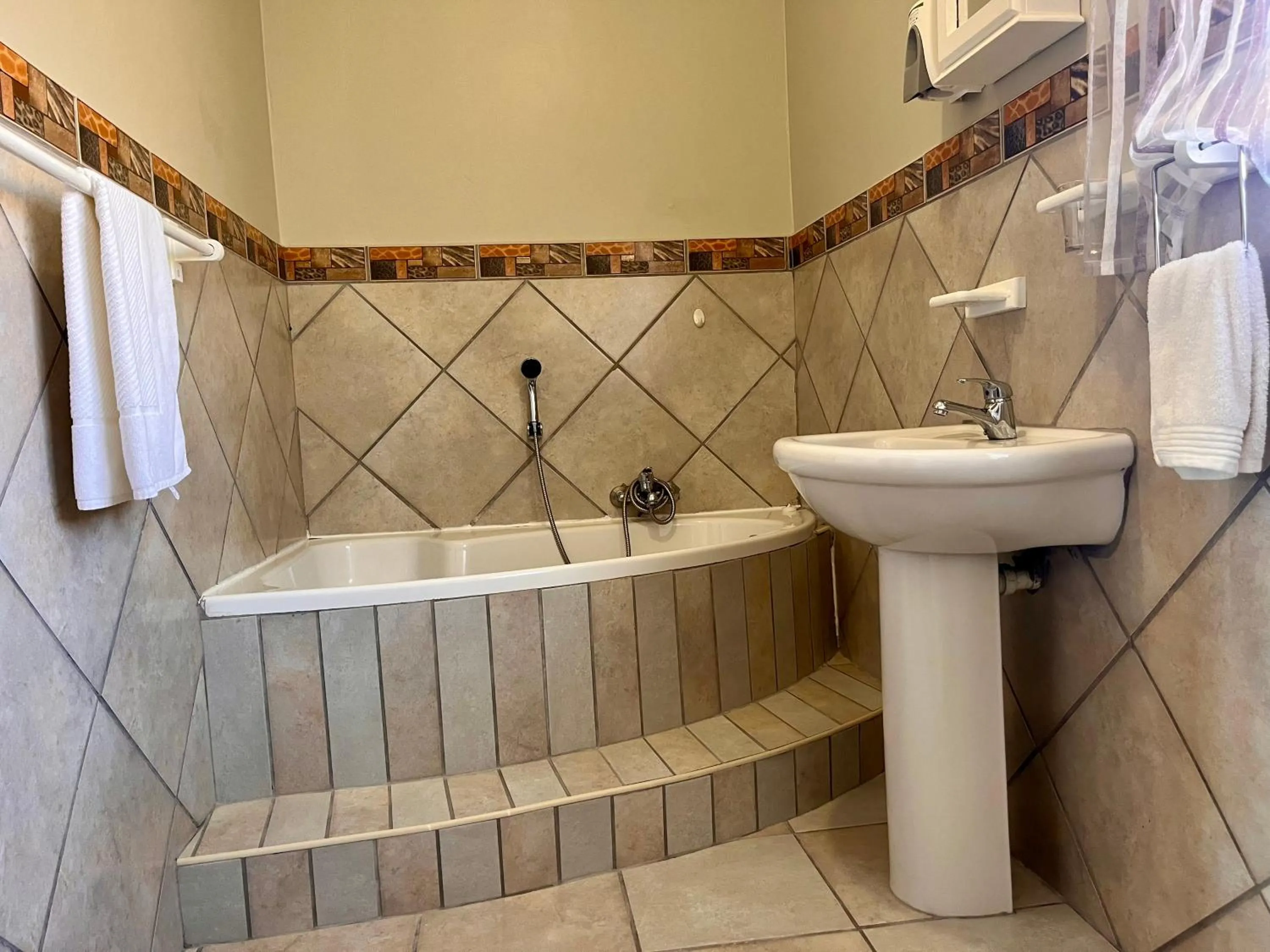 Bathroom in Outeniquabosch Lodge