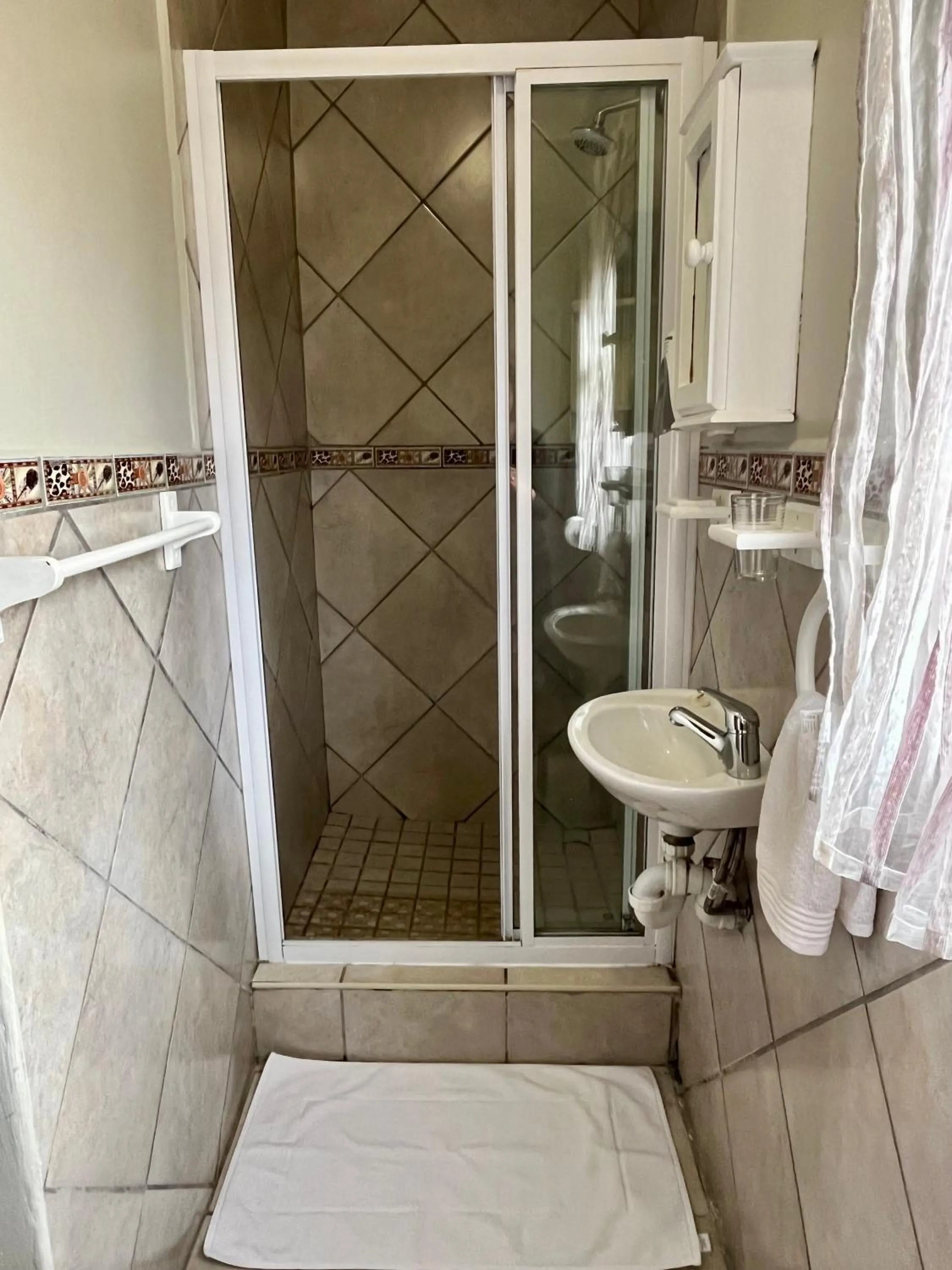 Shower in Outeniquabosch Lodge
